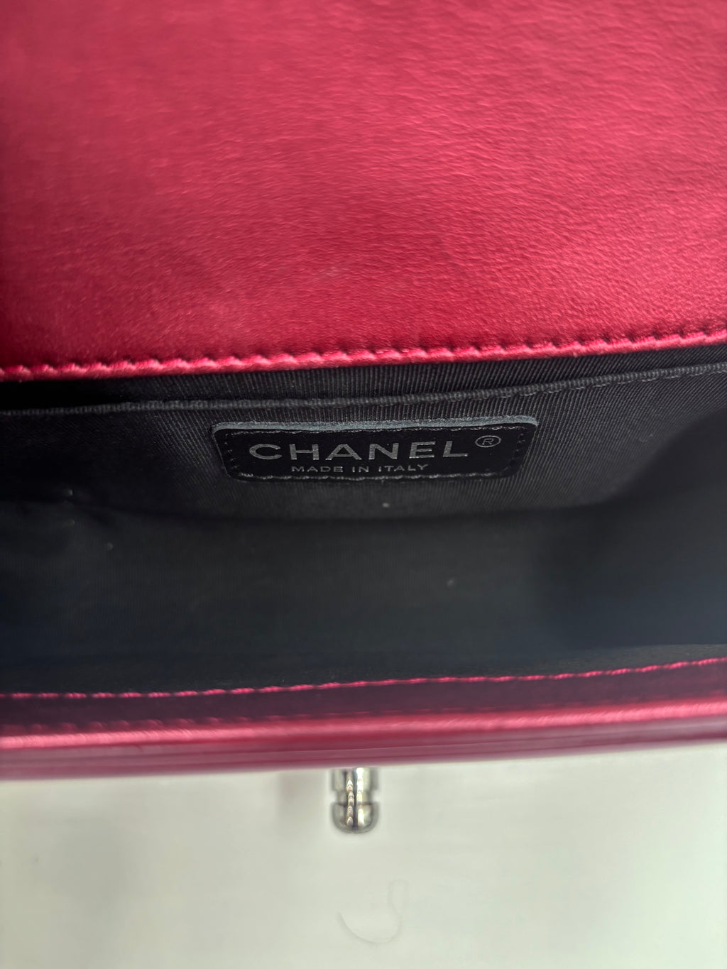 Pre-Owned Chanel Pink Liquid Patent Small Boy Bag Ruthenium Hardware - Authenticated