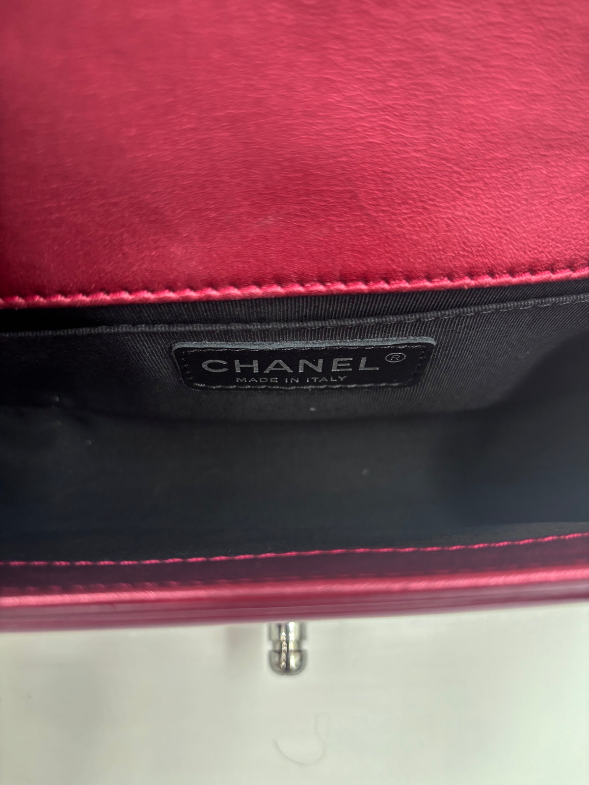 Pre-Owned Chanel Pink Liquid Patent Small Boy Bag Ruthenium Hardware - Authenticated
