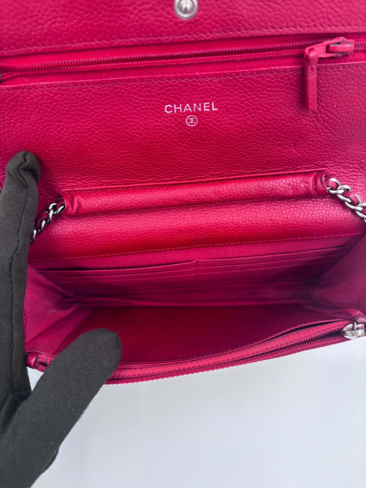 Pre-Owned Chanel Classic Wallet On Chain (WOC) Red Quilted Caviar Leather - Authenticated