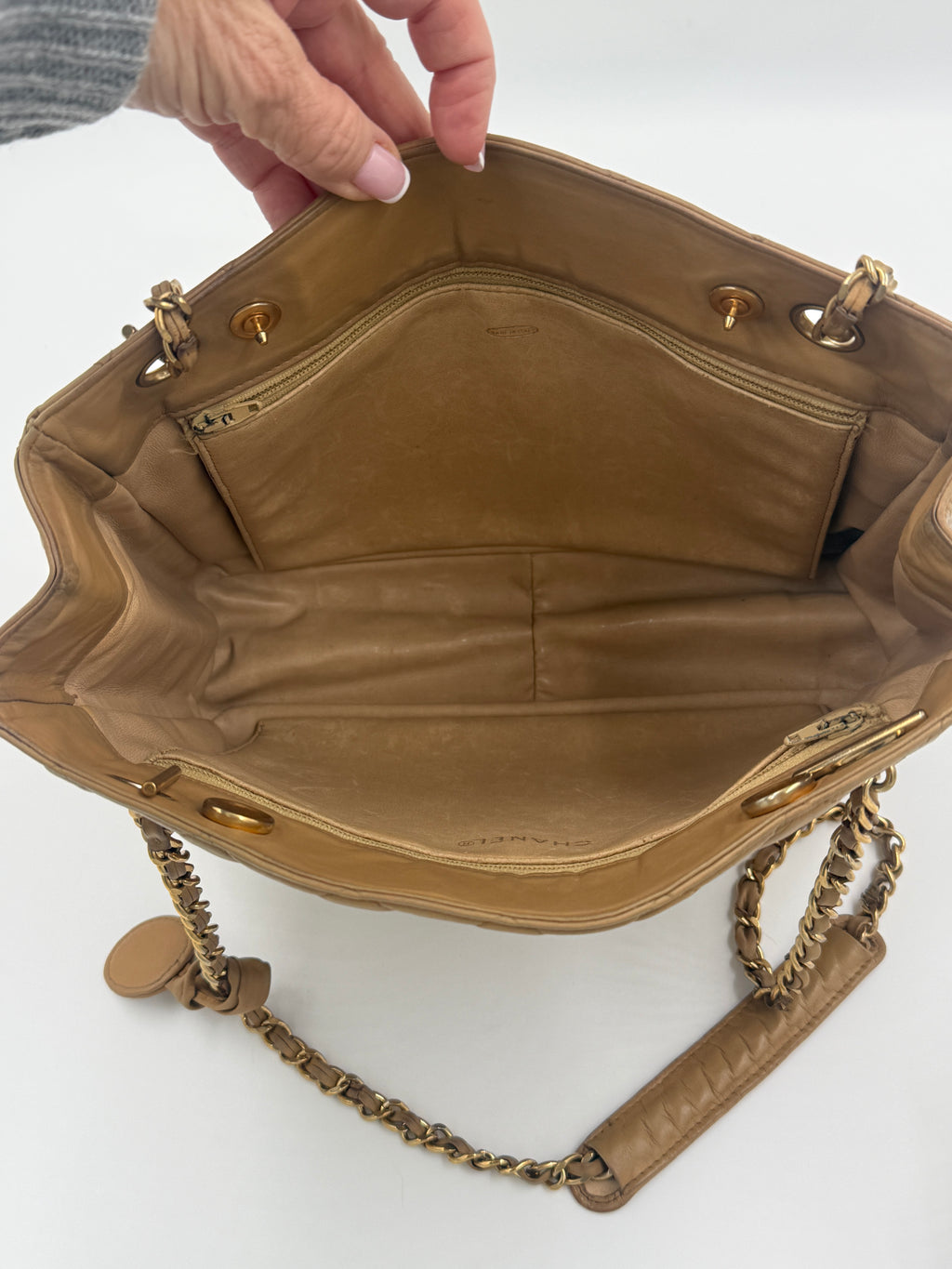Pre-Owned Chanel Vintage Beige Matelasse Shopper with Gold Hardware - Authenticated