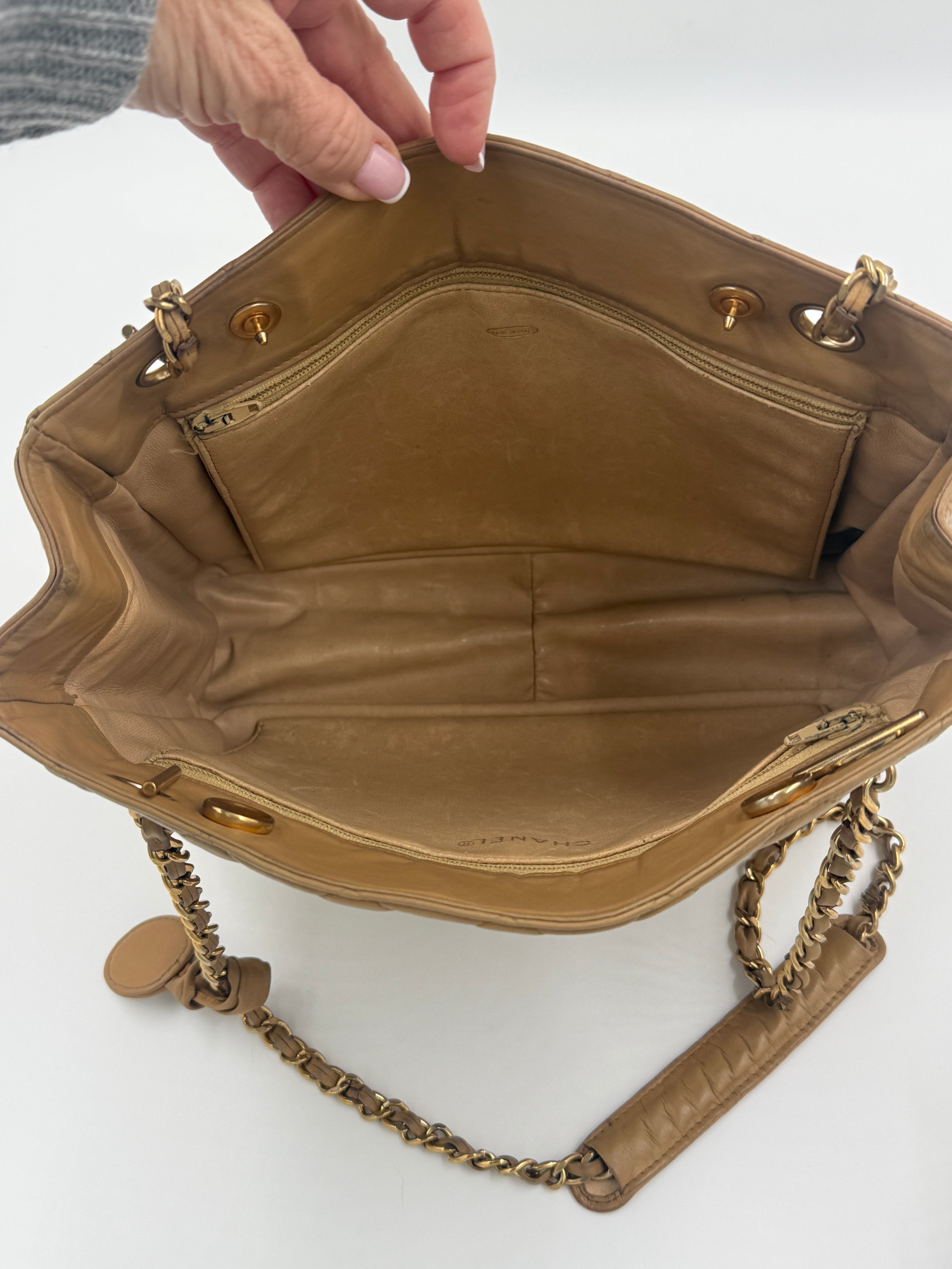 Pre-Owned Chanel Vintage Beige Matelasse Shopper with Gold Hardware - Authenticated