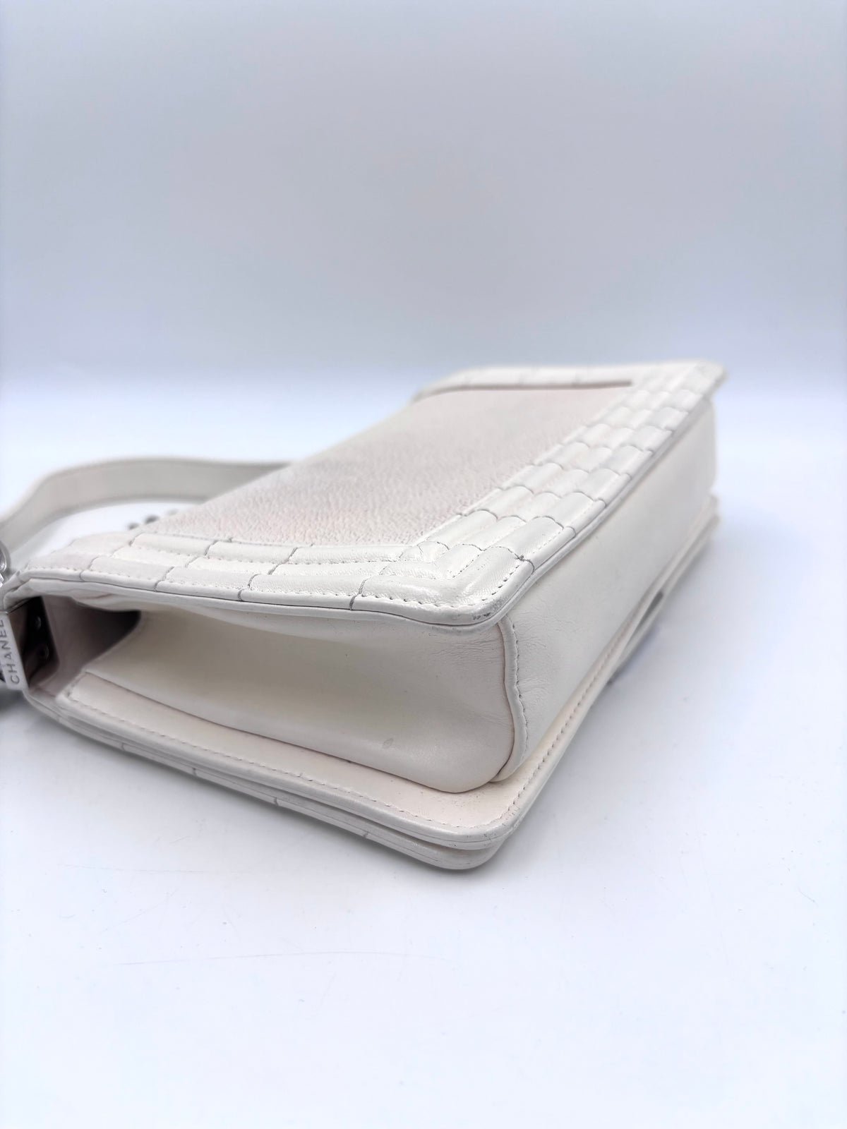 Pre-Owned Chanel Ivory Stingray Galuchat Medium Boy Bag Series 16 2012 - Authenticated