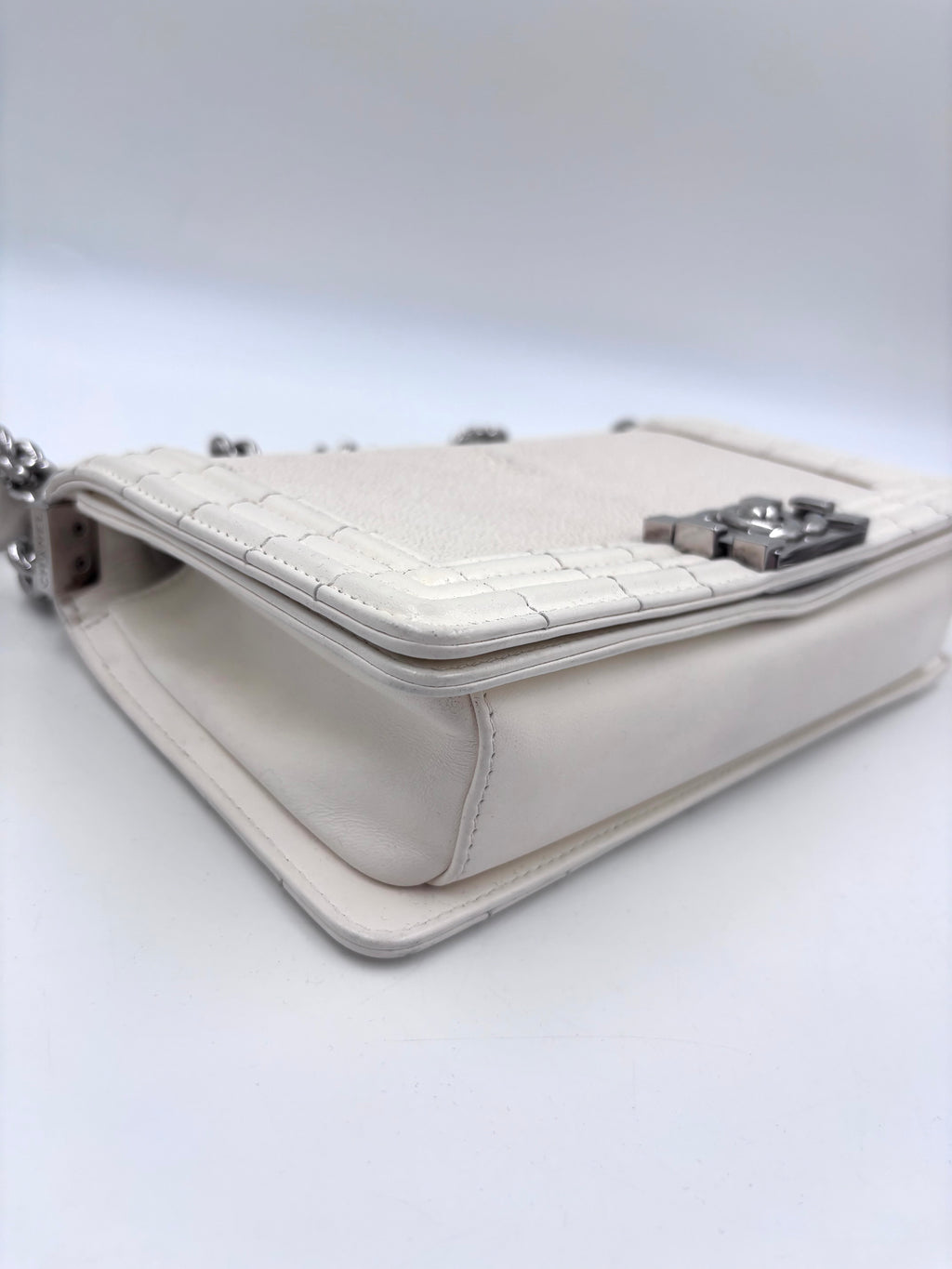 Pre-Owned Chanel Ivory Stingray Galuchat Medium Boy Bag Series 16 2012 - Authenticated