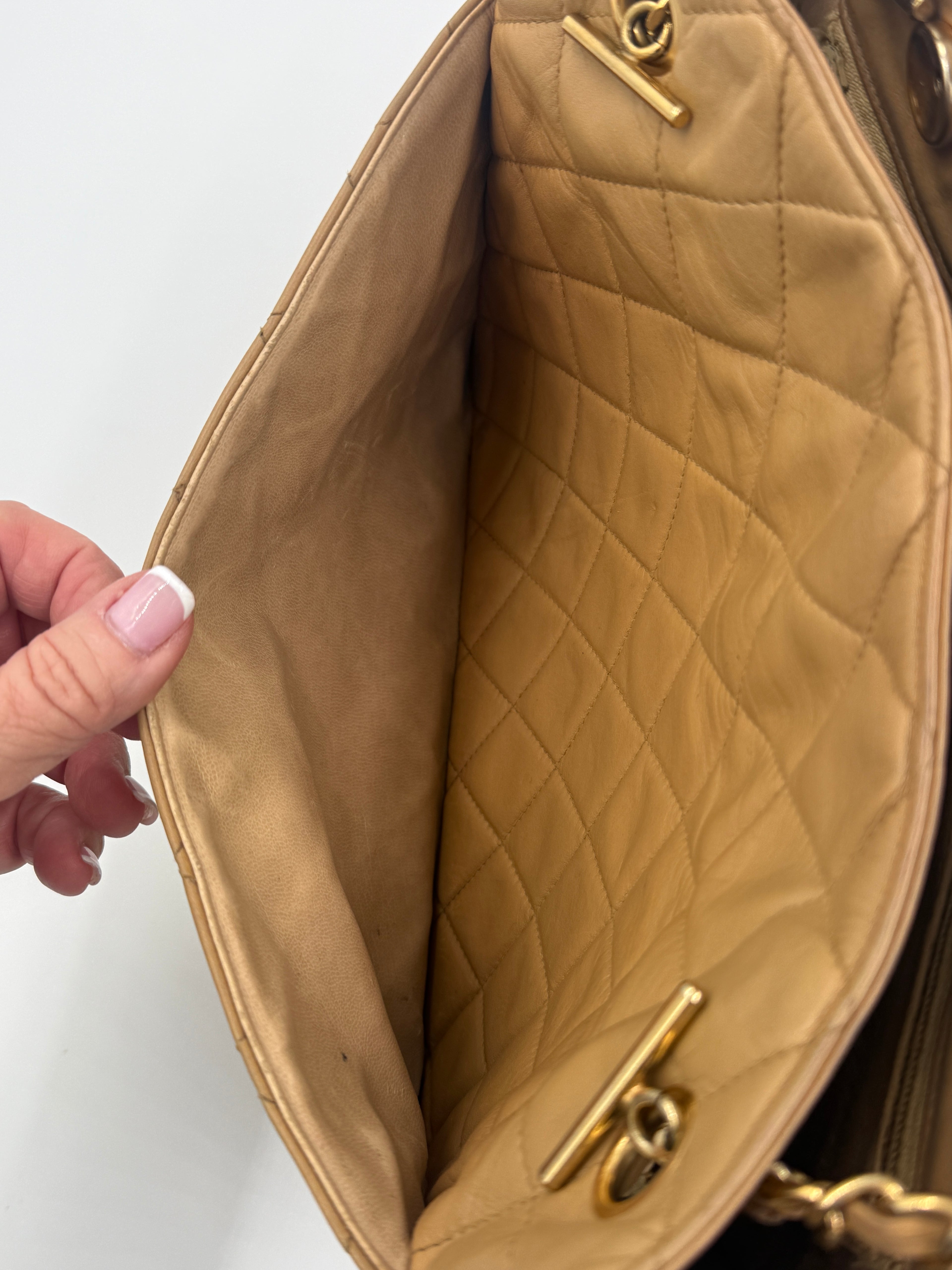 Pre-Owned Chanel Vintage Beige Matelasse Shopper with Gold Hardware - Authenticated