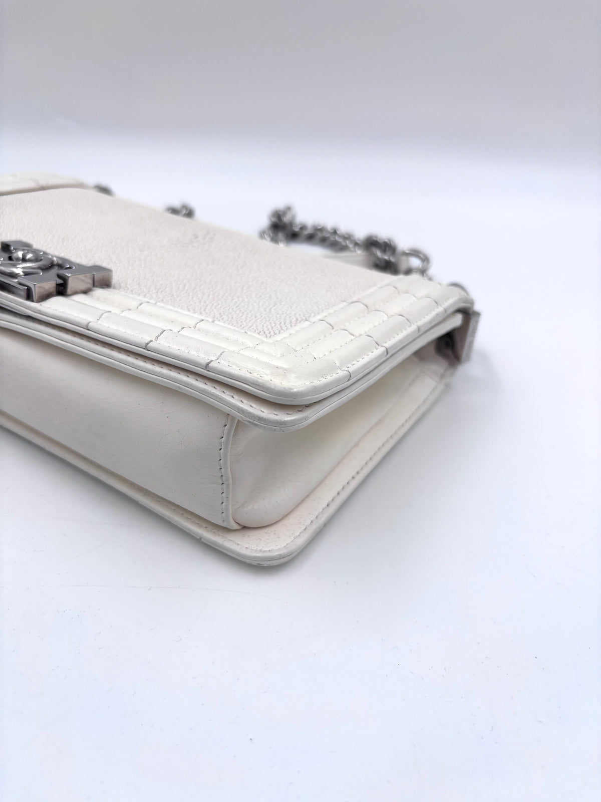 Pre-Owned Chanel Ivory Stingray Galuchat Medium Boy Bag Series 16 2012 - Authenticated