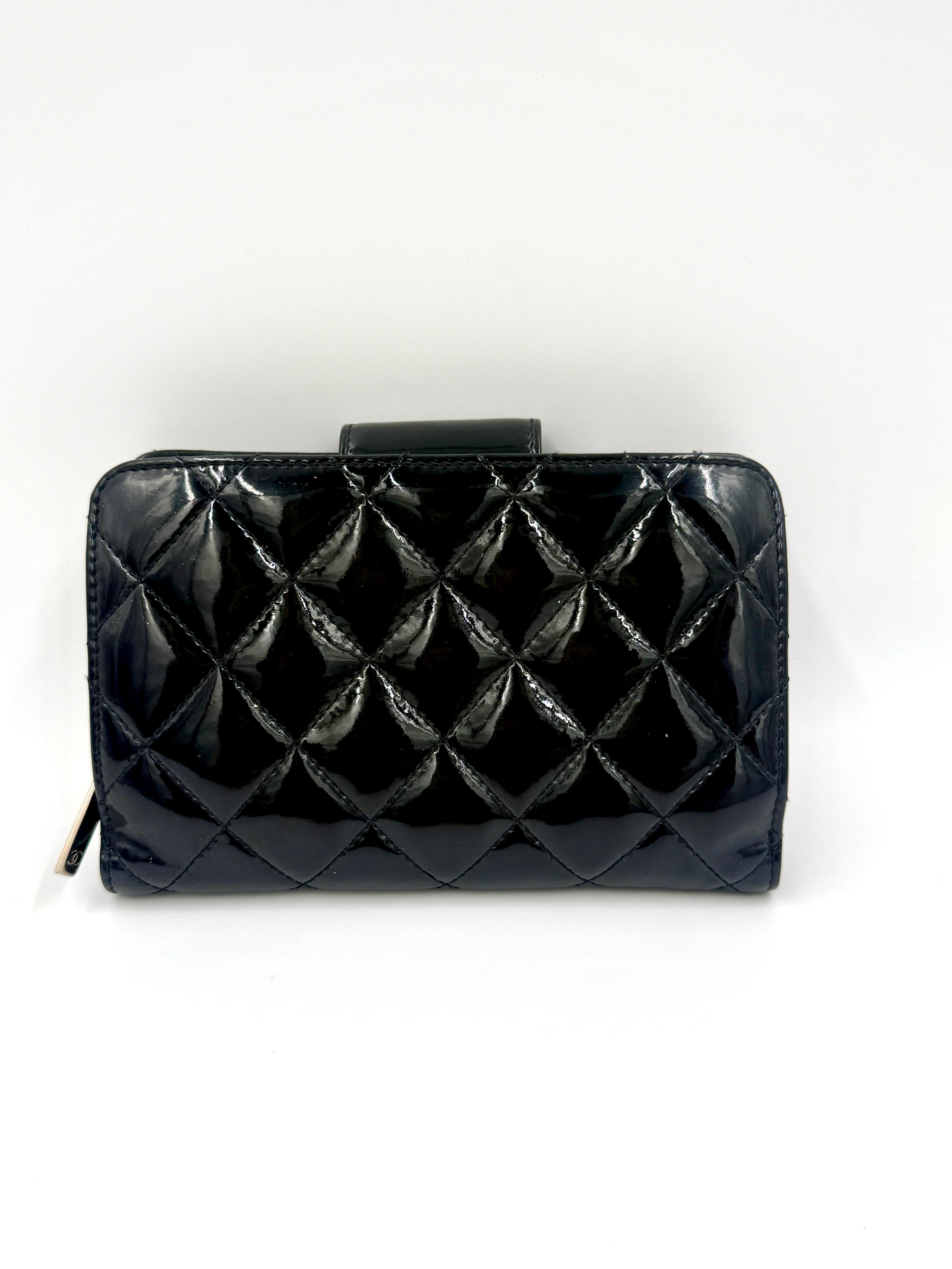 Pre-Owned Chanel Black Patent Leather Wallet with Silver Hardware - Authenticated