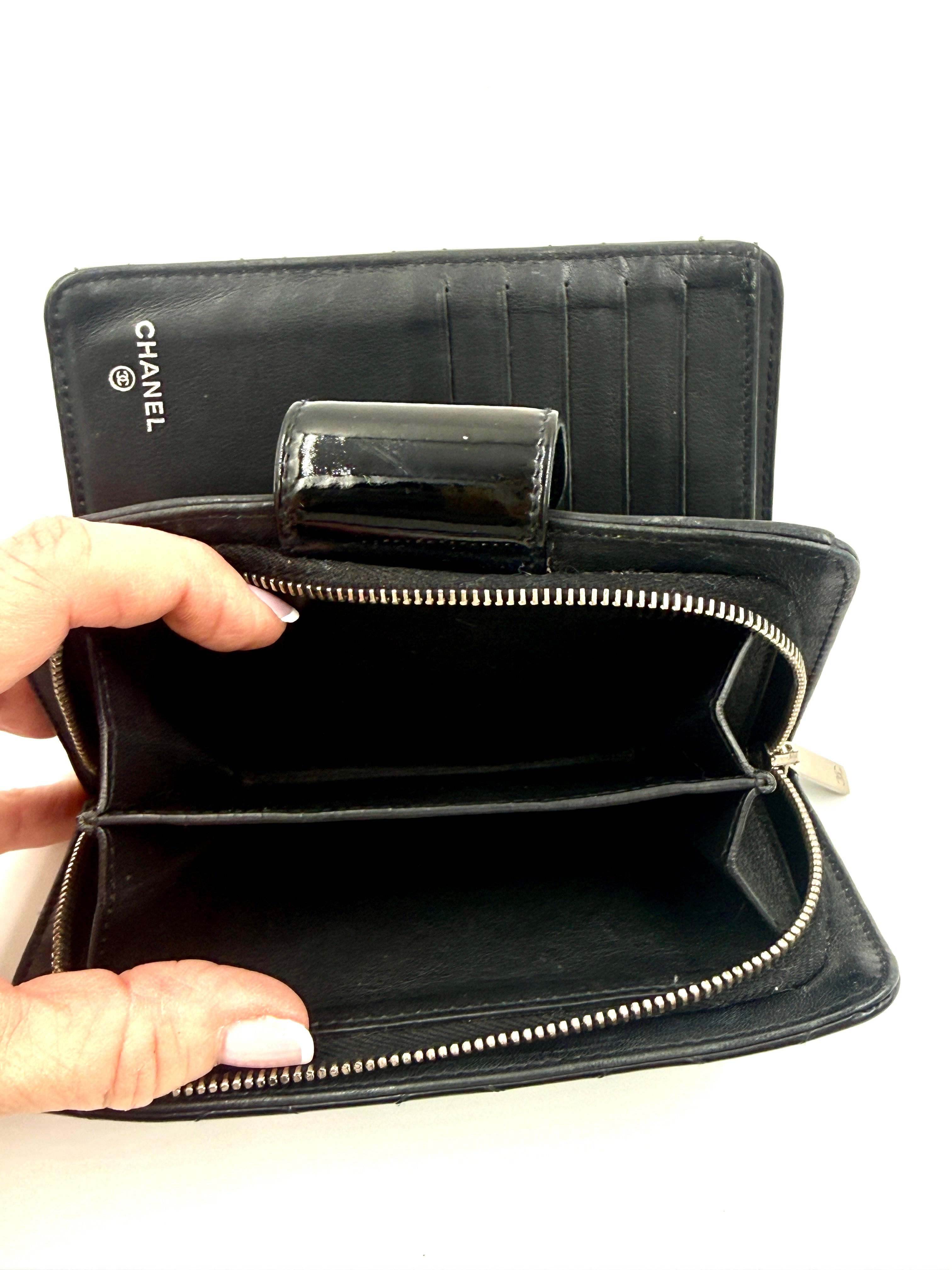 Pre-Owned Chanel Black Patent Leather Wallet with Silver Hardware - Authenticated