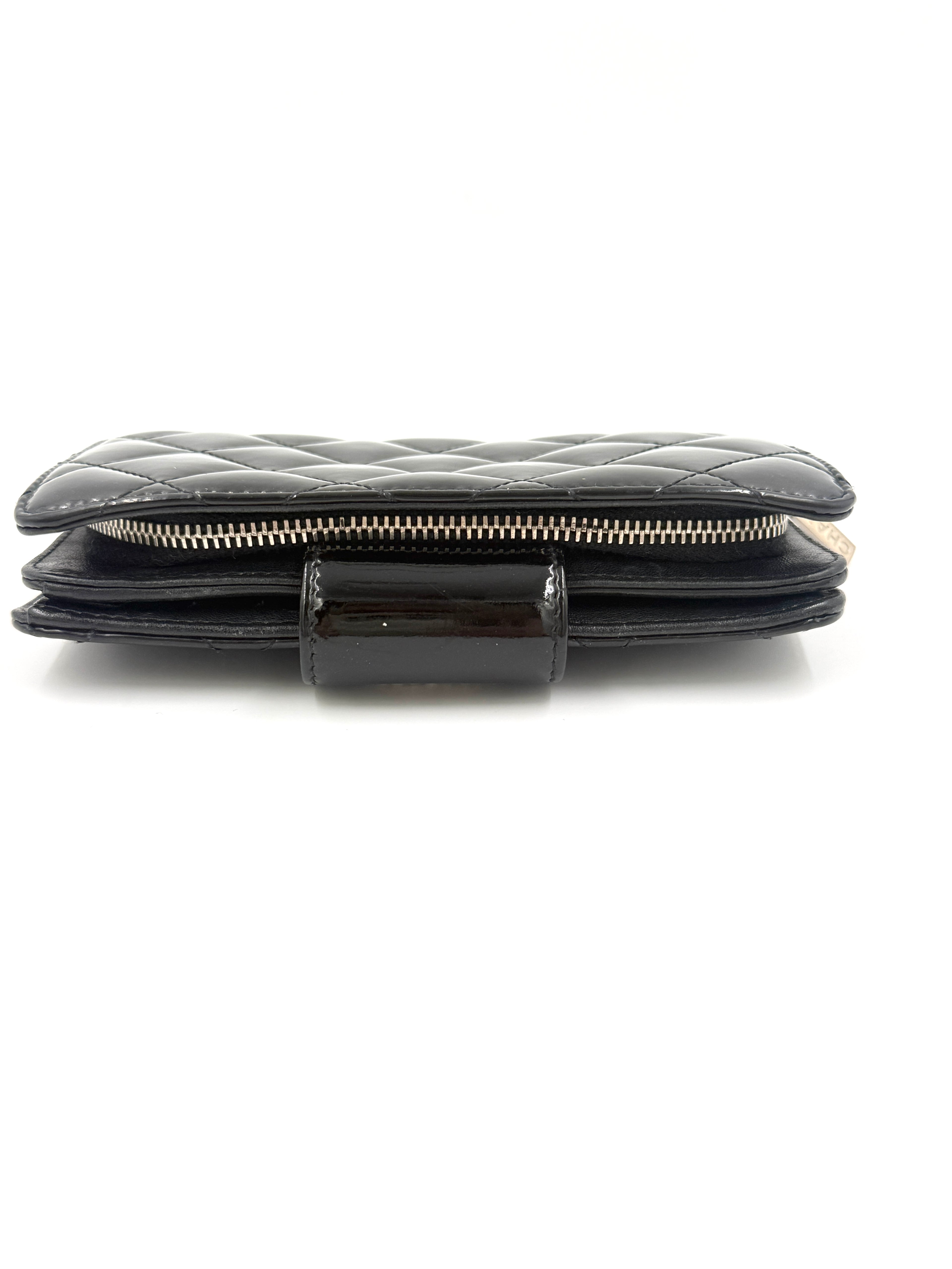 Pre-Owned Chanel Black Patent Leather Wallet with Silver Hardware - Authenticated