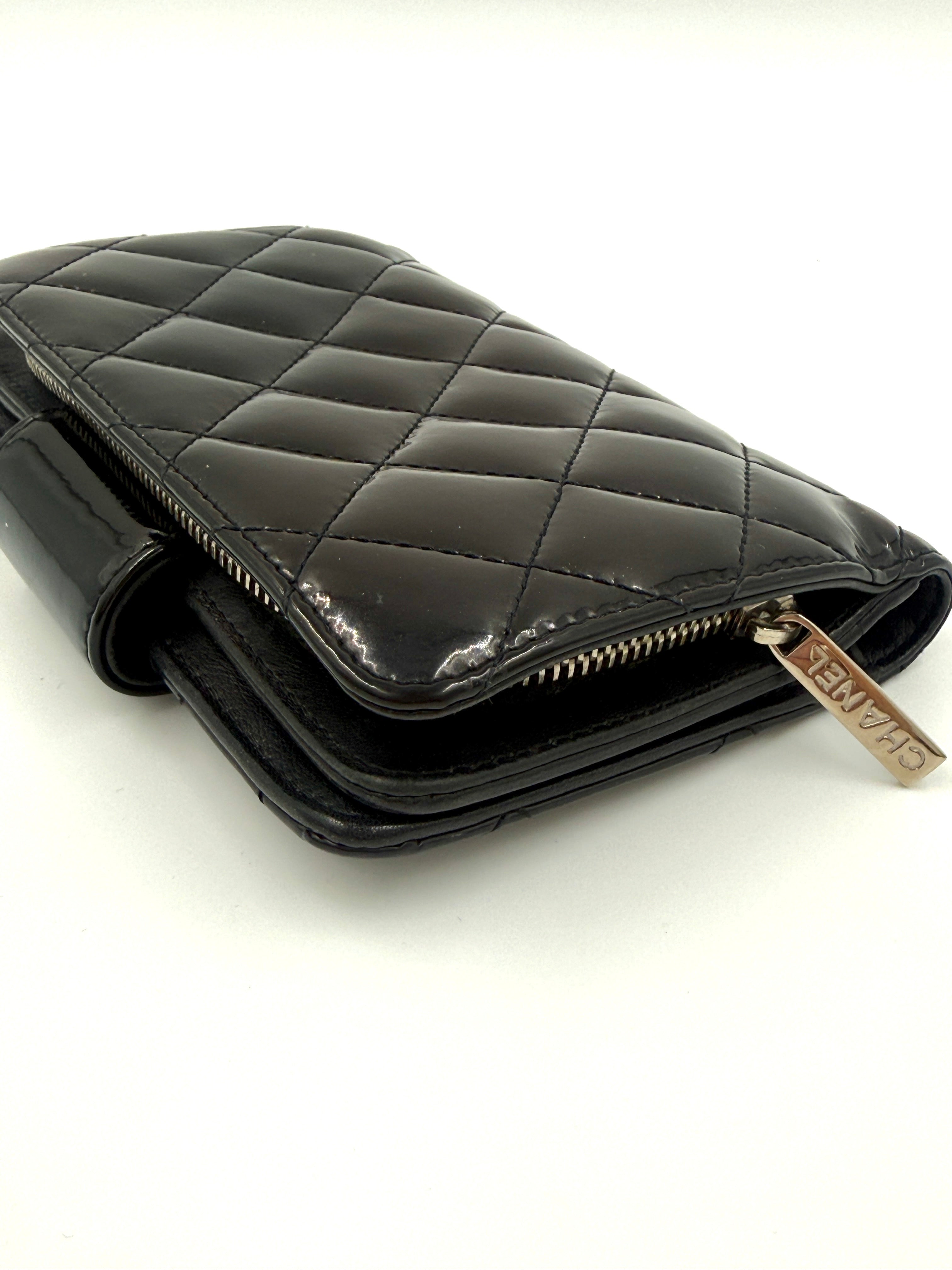 Pre-Owned Chanel Black Patent Leather Wallet with Silver Hardware - Authenticated