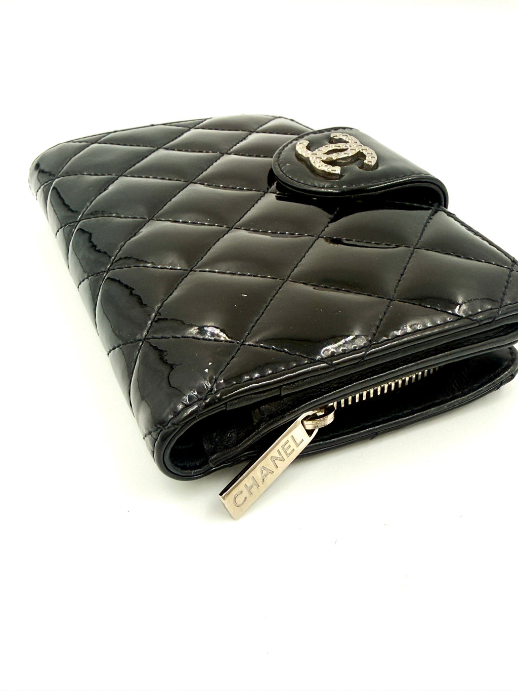 Pre-Owned Chanel Black Patent Leather Wallet with Silver Hardware - Authenticated