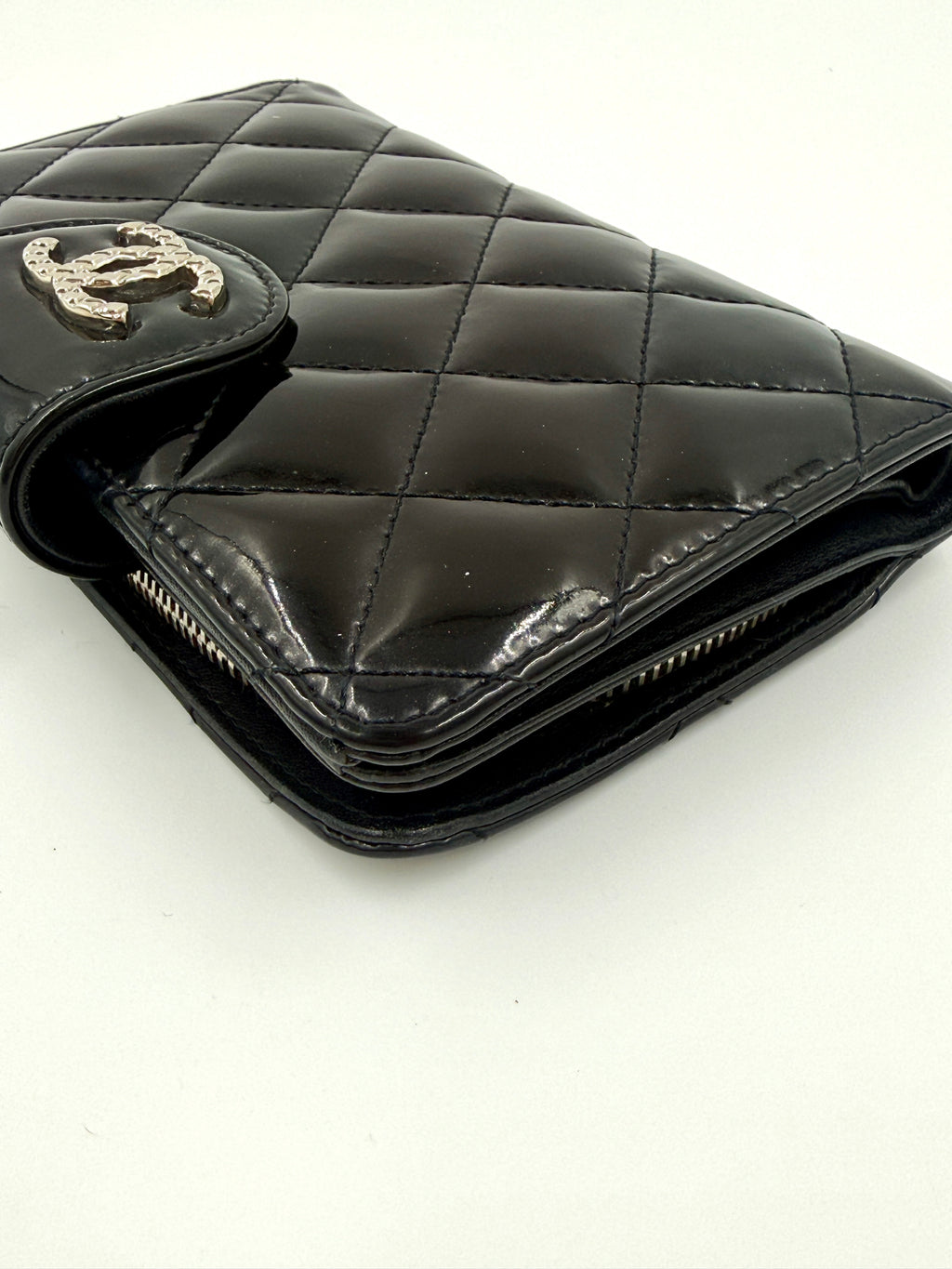 Pre-Owned Chanel Black Patent Leather Wallet with Silver Hardware - Authenticated