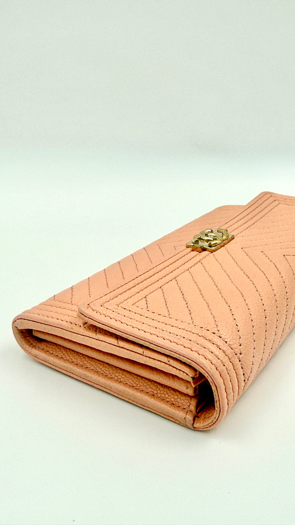 Pre-Owned Chanel Caviar Leather Chevron Boy Wallet with Gold Hardware - Authenticated