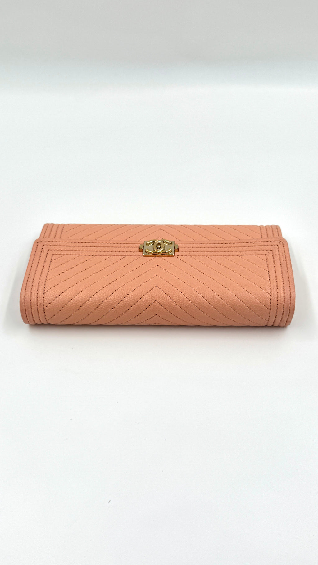 Pre-Owned Chanel Caviar Leather Chevron Boy Wallet with Gold Hardware - Authenticated