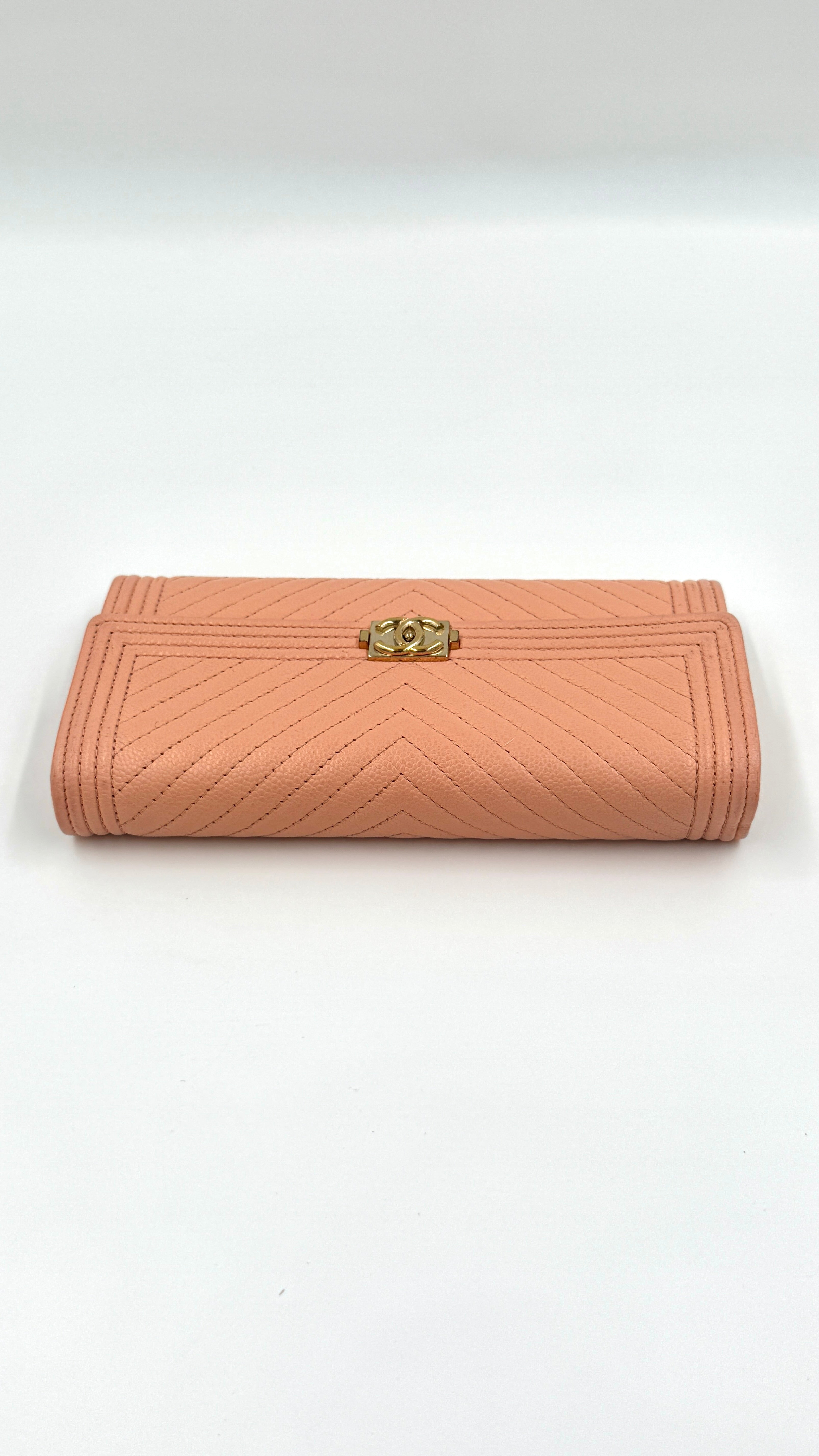 Pre-Owned Chanel Caviar Leather Chevron Boy Wallet with Gold Hardware - Authenticated