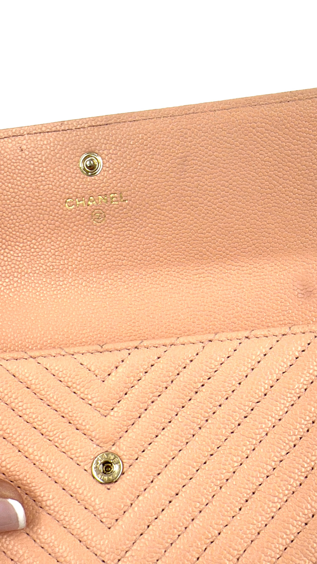 Pre-Owned Chanel Caviar Leather Chevron Boy Wallet with Gold Hardware - Authenticated