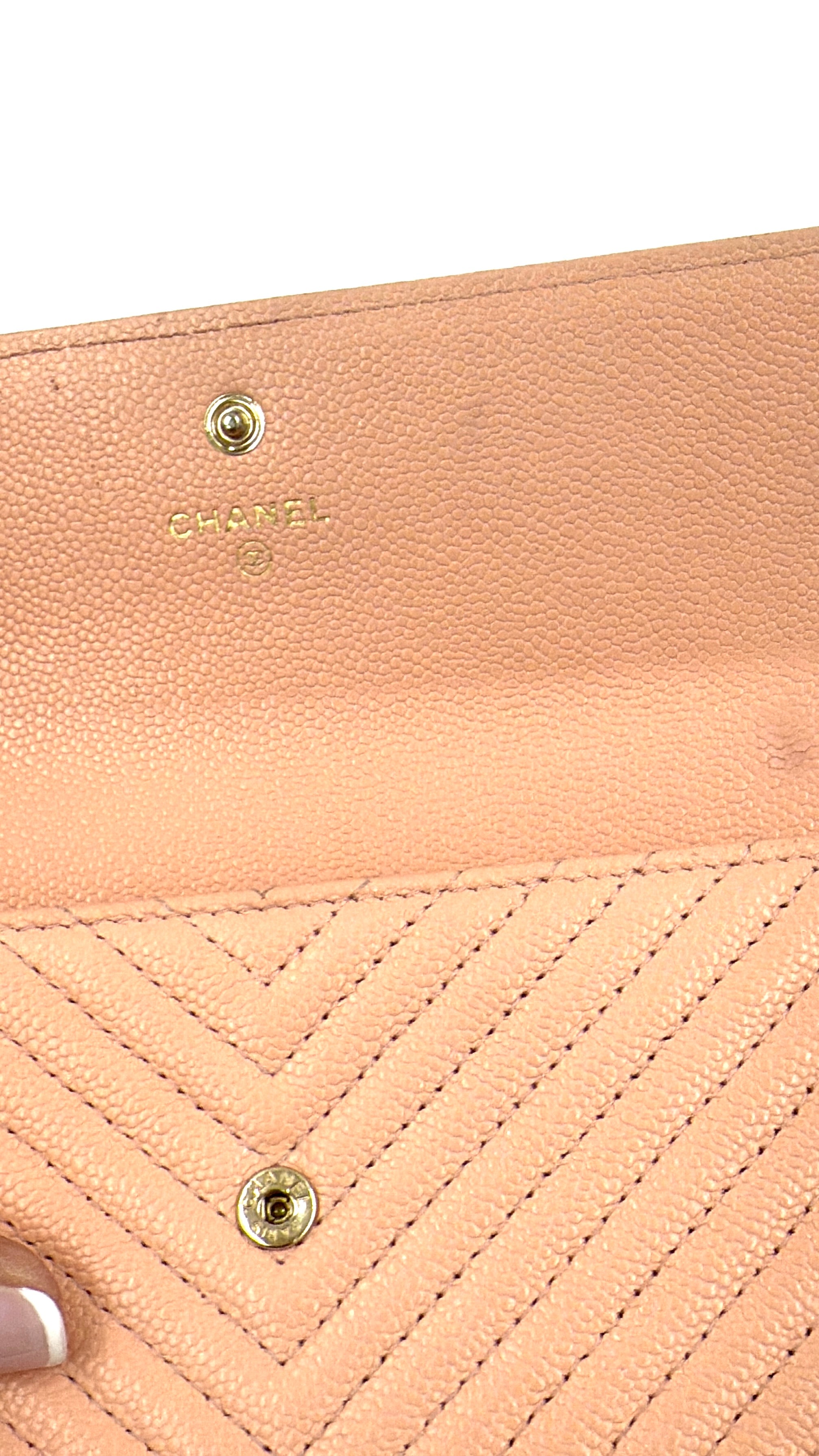 Pre-Owned Chanel Caviar Leather Chevron Boy Wallet with Gold Hardware - Authenticated