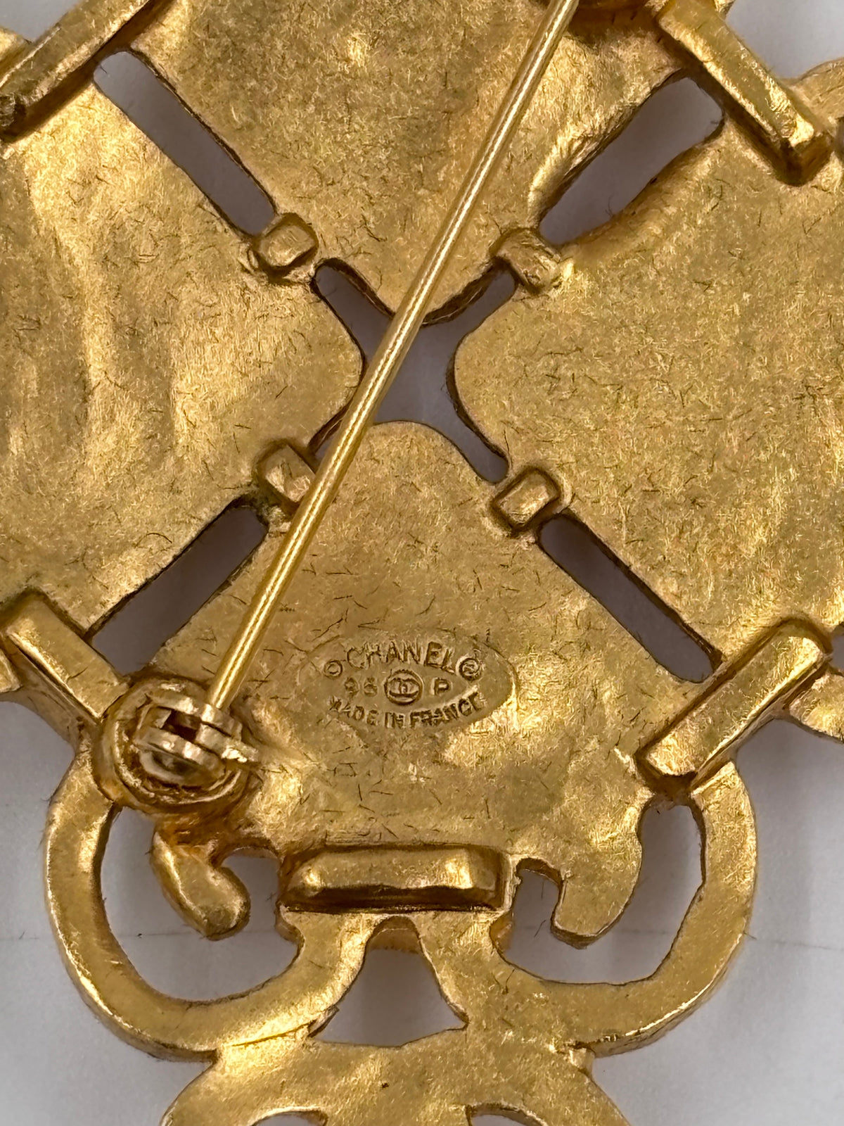Pre-owned Chanel Triangular Pearl Coco Brooch 24K Gold Plated - Authenticated