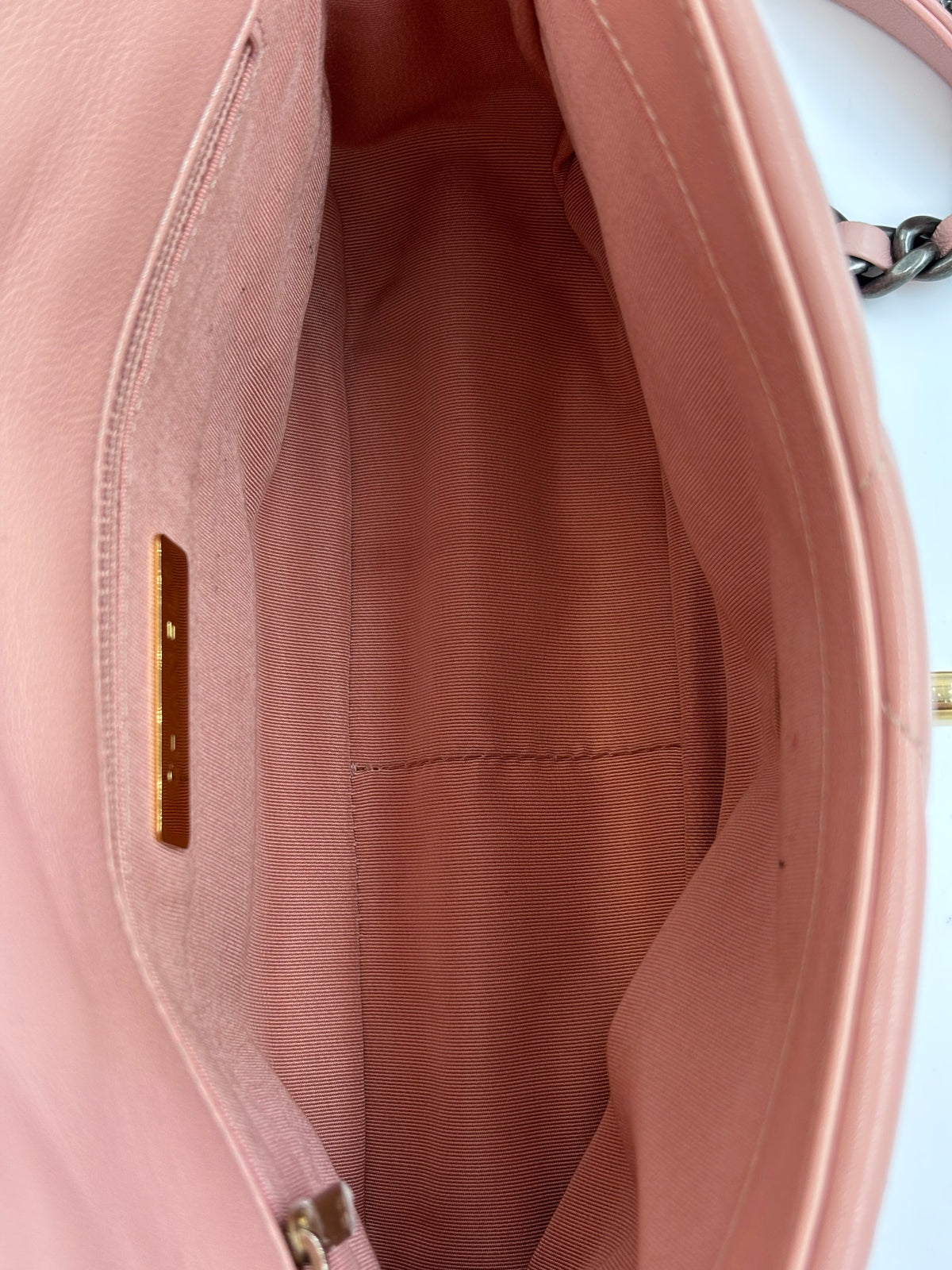 Pre-owned Small Chanel 19 Flap Bag in Shiny Pink Quilted Leather with Mixed Metal Chain - Authenticated