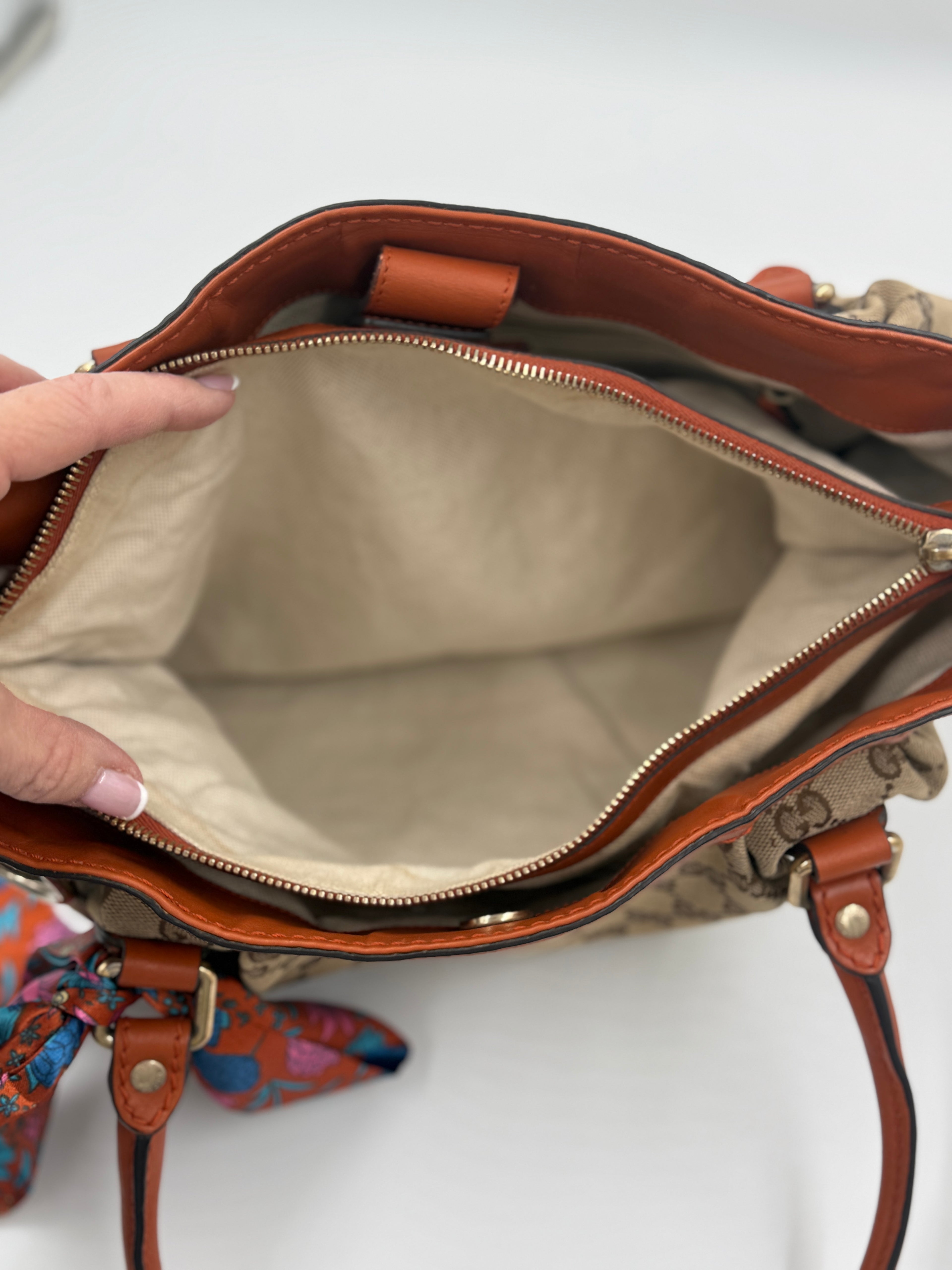 Pre-Owned Gucci GG Canvas Sukey Handbag Large - Authenticated