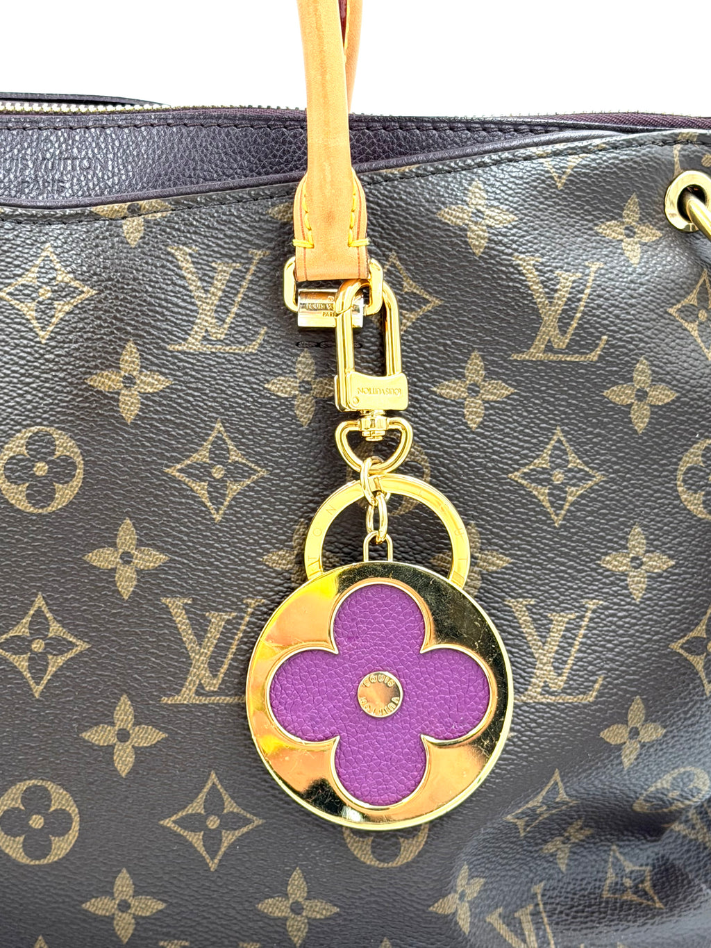Pre-owned Louis Vuitton Round Flower Medallion Bag Charm and Key Holder