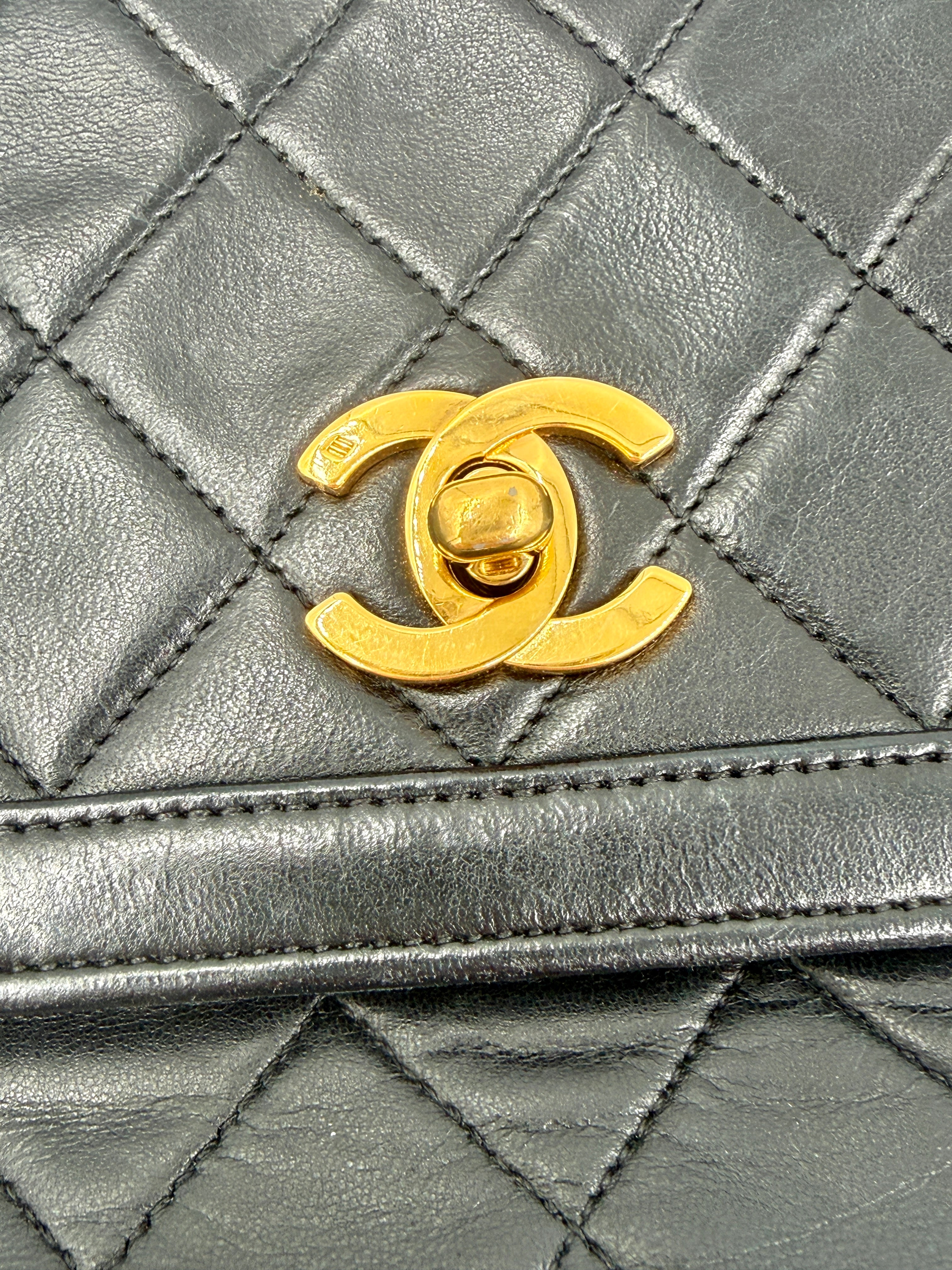 Pre-Owned Chanel  Rare Lambskin CC Chain Flap Bag Crossbody with Wallet - Authenticated