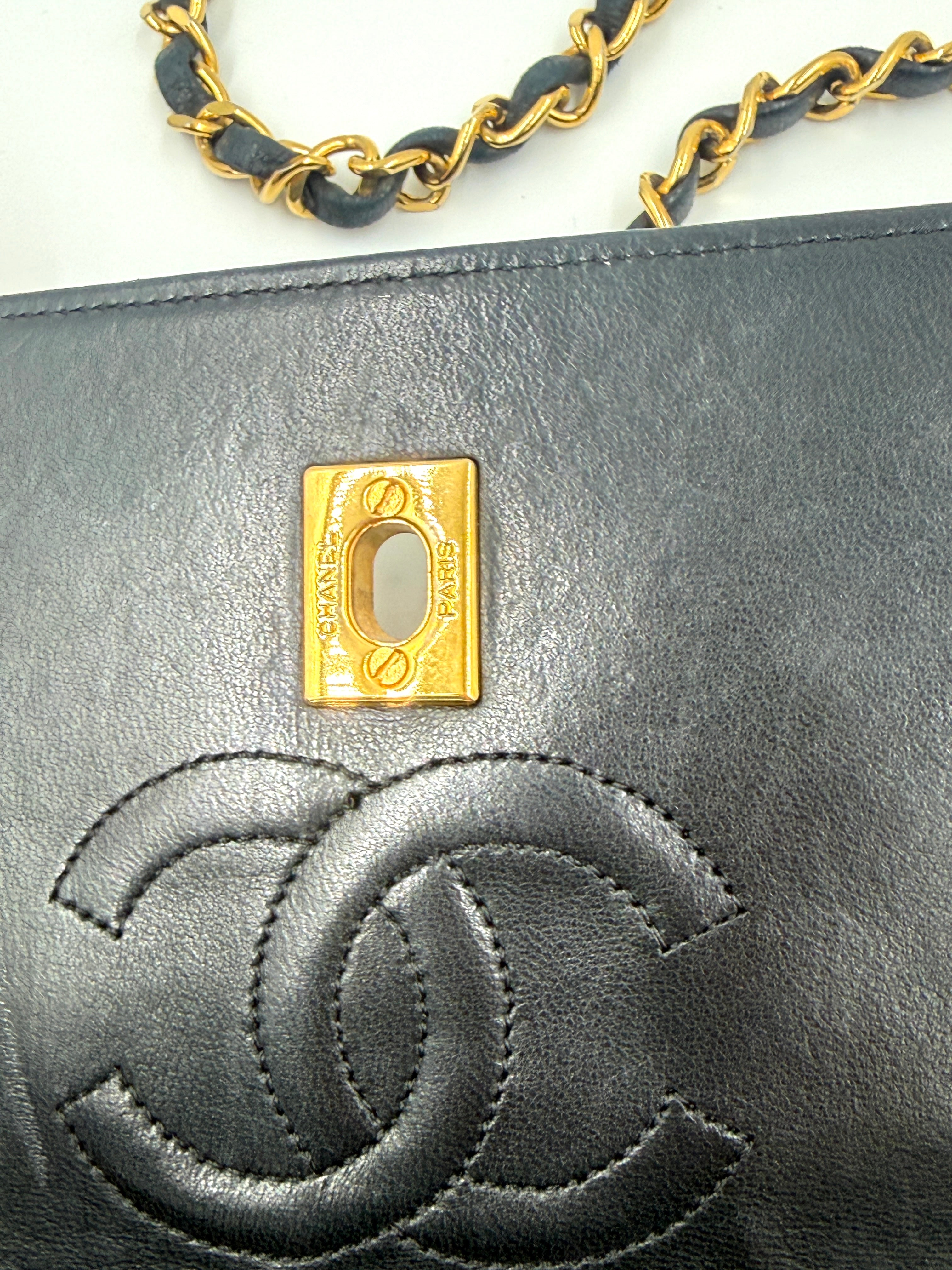 Pre-Owned Chanel  Rare Lambskin CC Chain Flap Bag Crossbody with Wallet - Authenticated