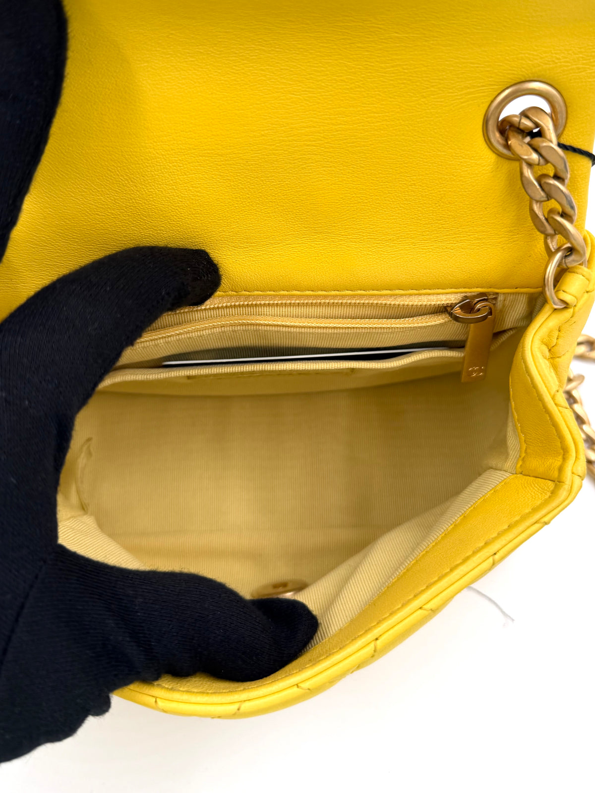 Pre-owned Chanel Yellow Leather Matelassé Handbag with Gem-Toned Charm Chain - Authenticated