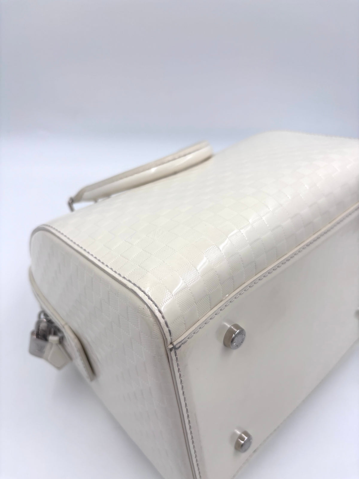 Pre-owned Louis Vuitton Damier Facette Speedy Cube Creme/Ecru Patent Leather Handbag - Authenticated