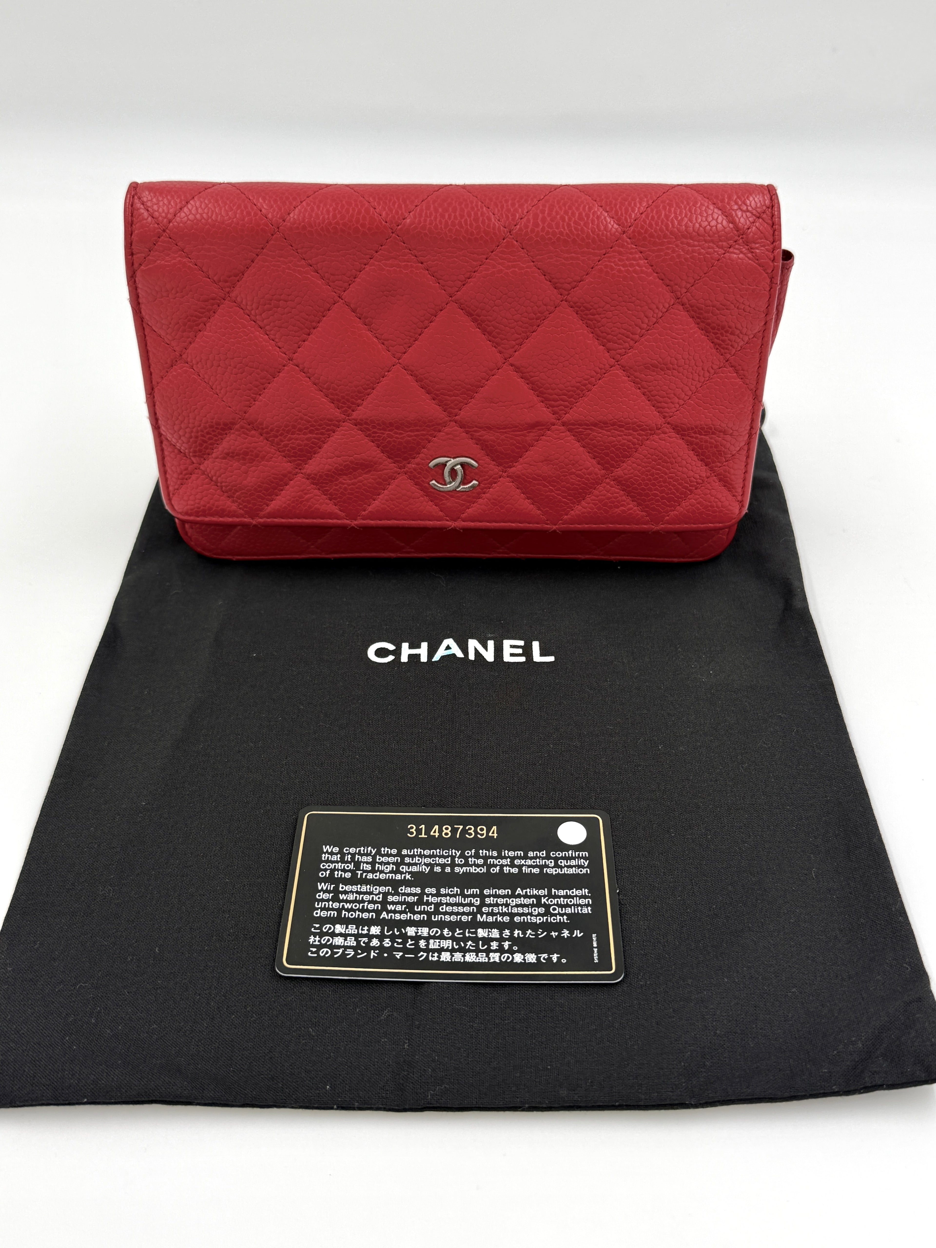 Pre-Owned Chanel Classic Wallet On Chain (WOC) Red Quilted Caviar Leather - Authenticated