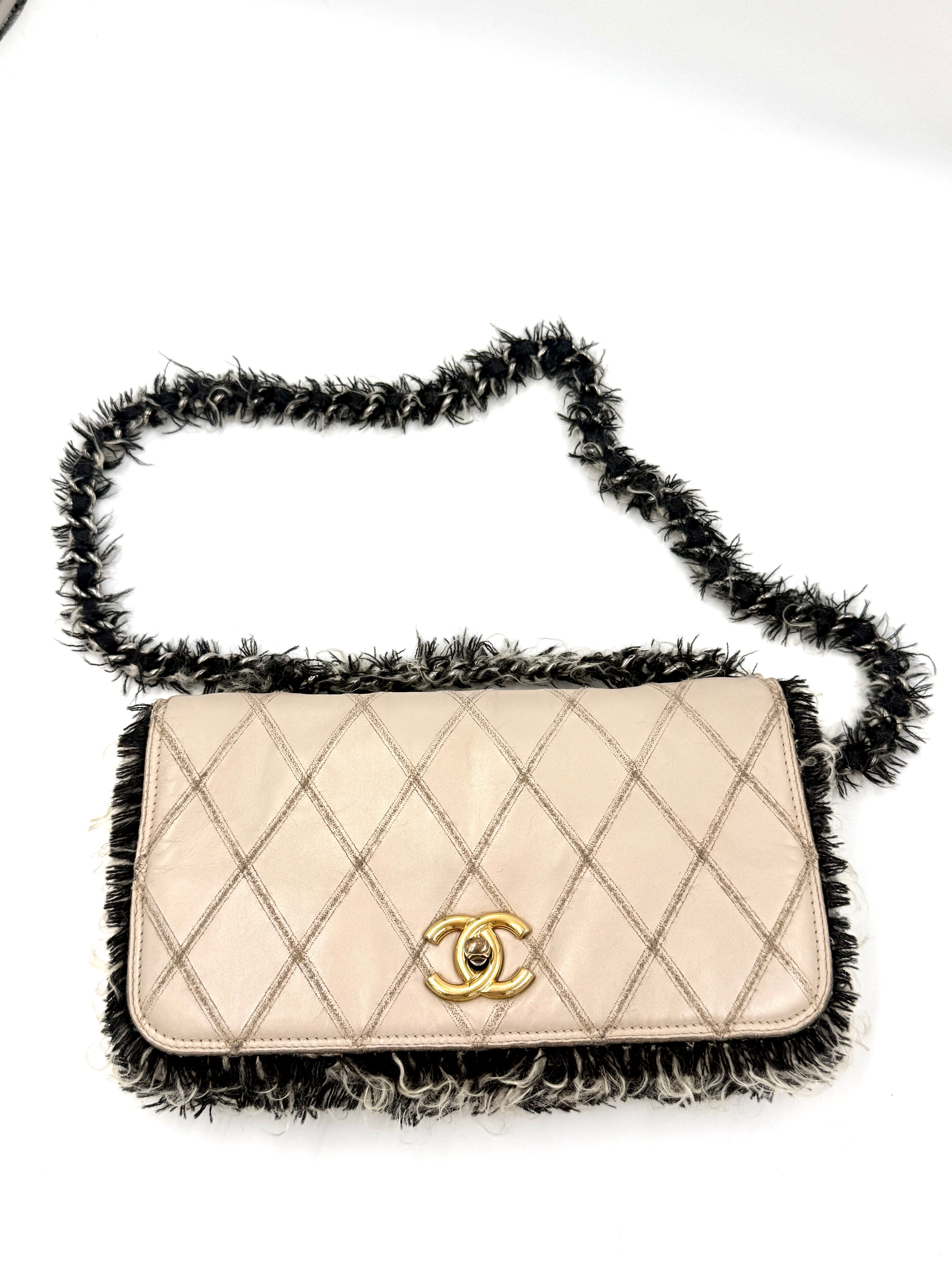 Pre-Owned Chanel Trendy CC Leather and Tweed Shoulder/Crossbody Bag Ivory and Black - Authenticated
