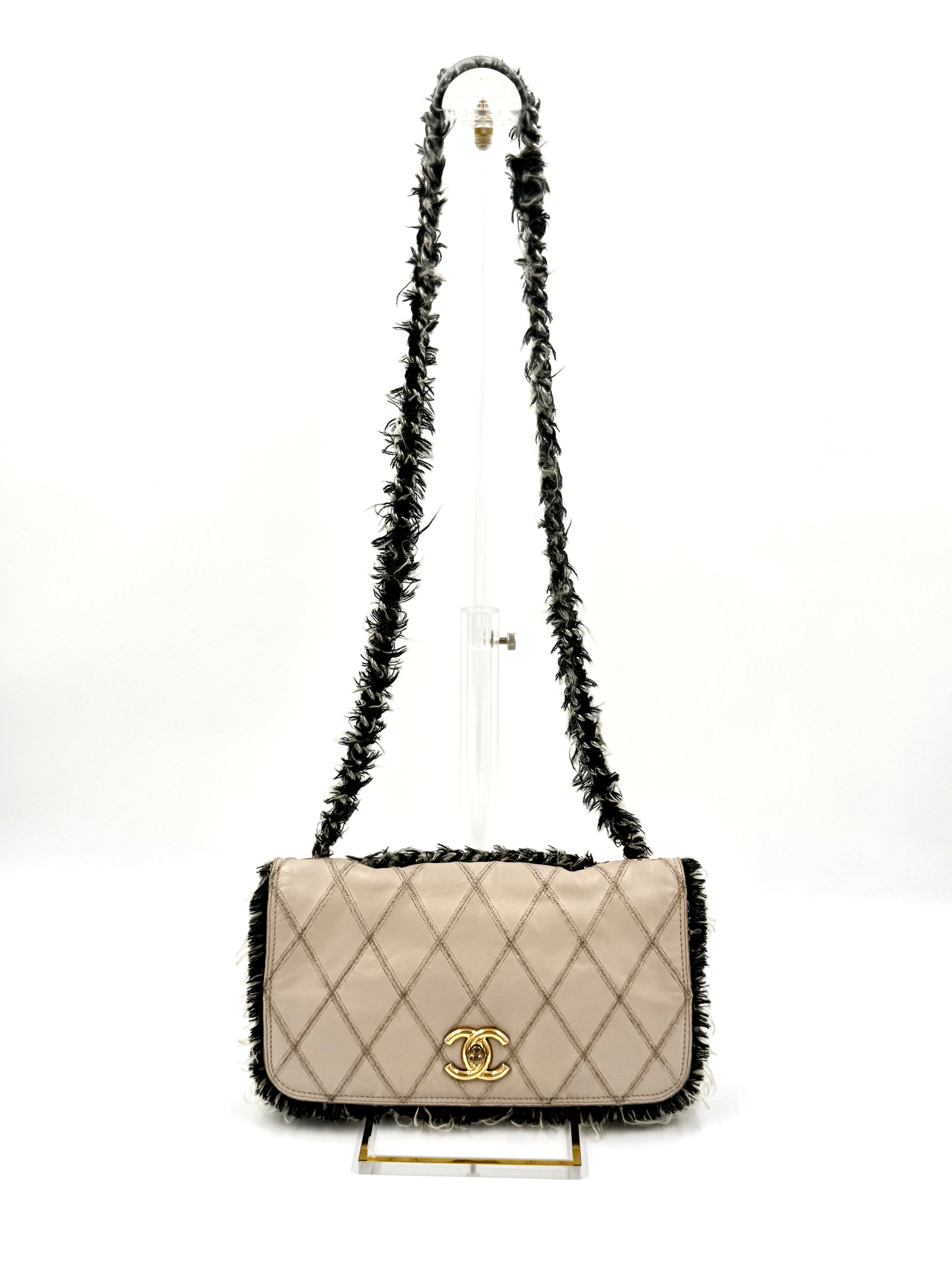 Pre-Owned Chanel Trendy CC Leather and Tweed Shoulder/Crossbody Bag Ivory and Black - Authenticated
