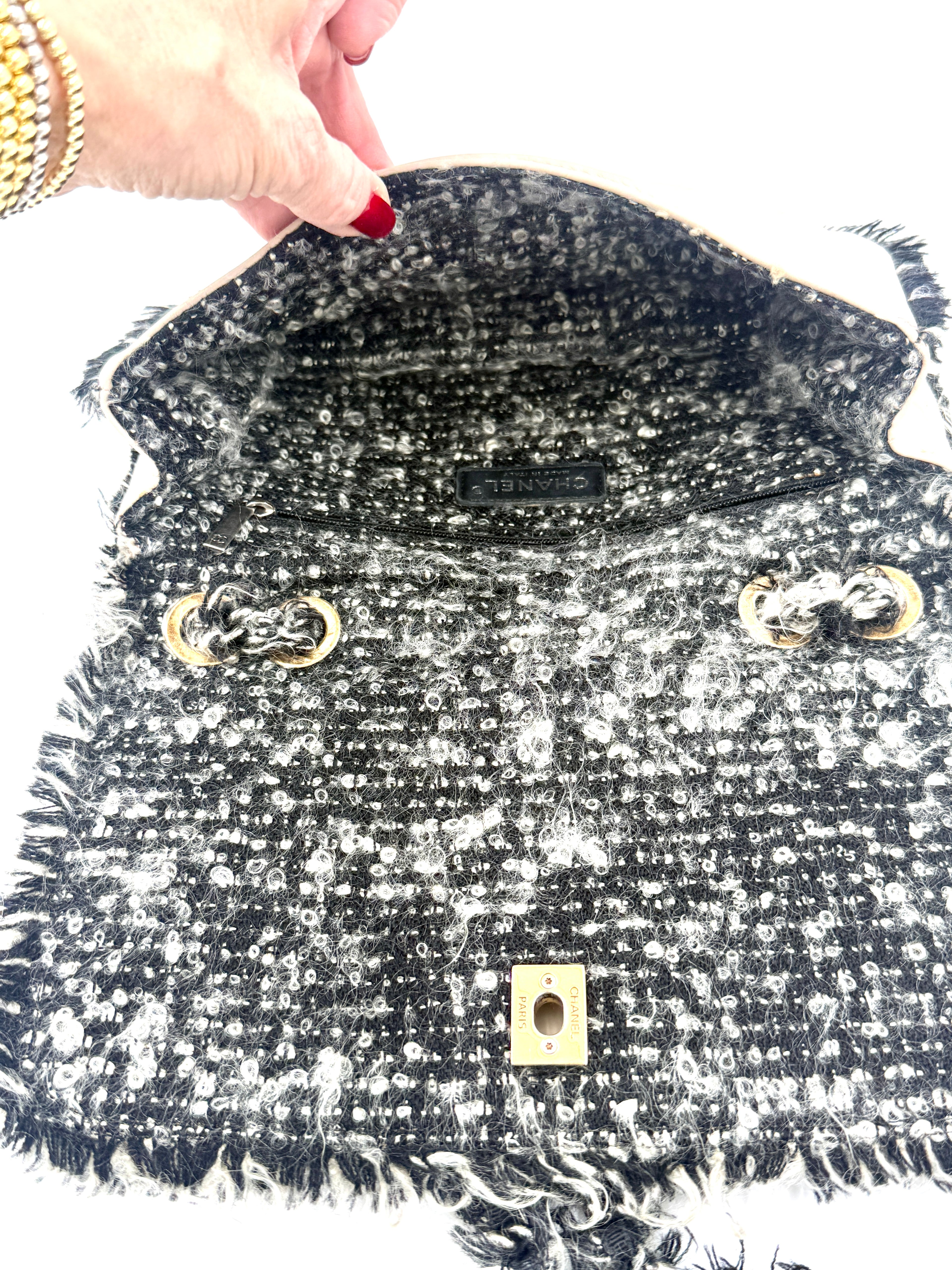 Pre-Owned Chanel Trendy CC Leather and Tweed Shoulder/Crossbody Bag Ivory and Black - Authenticated