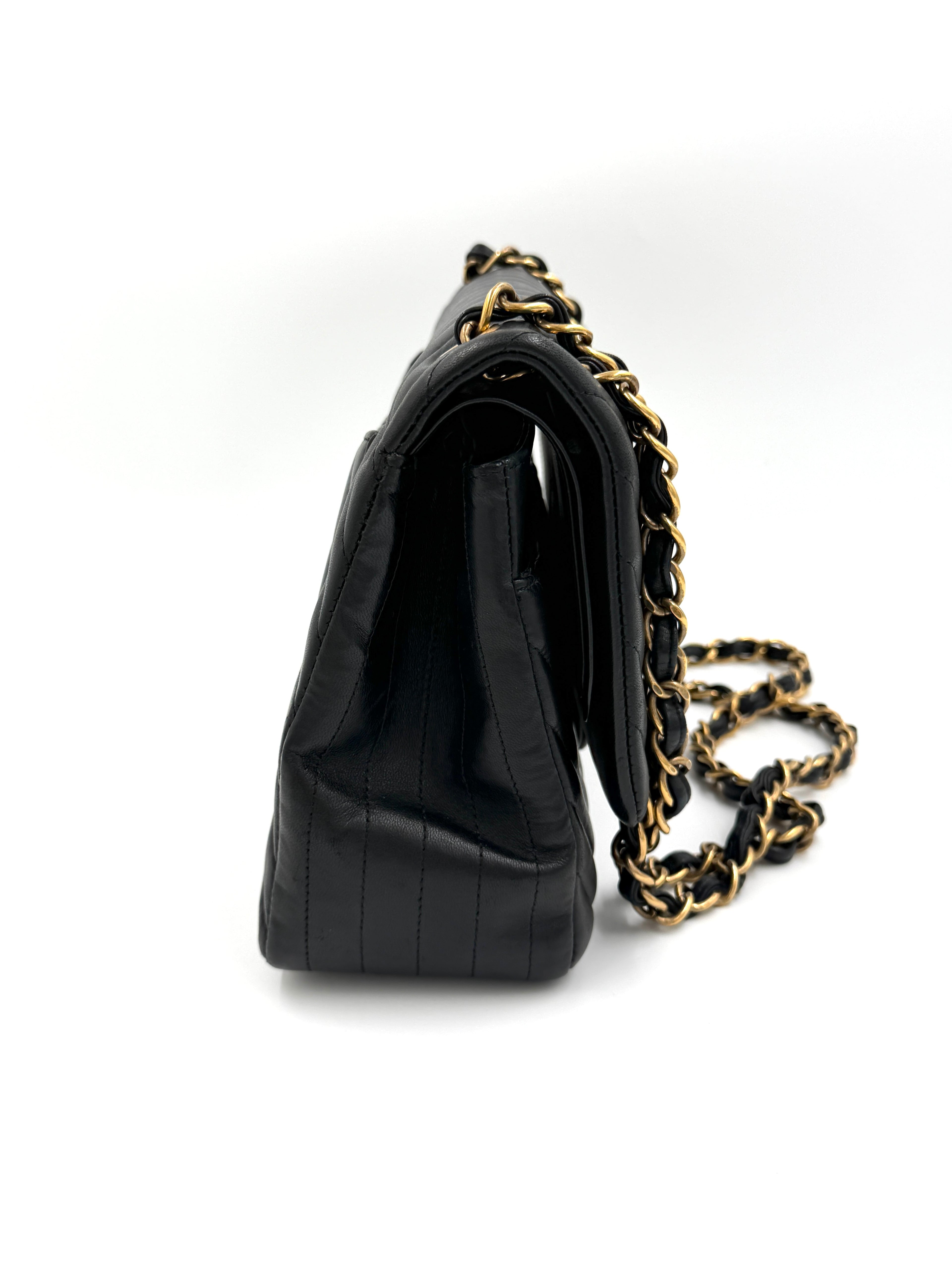 Pre-owned Chanel Classic Double Flap Black Chevron Lambskin Gold Hardware-Authenticated