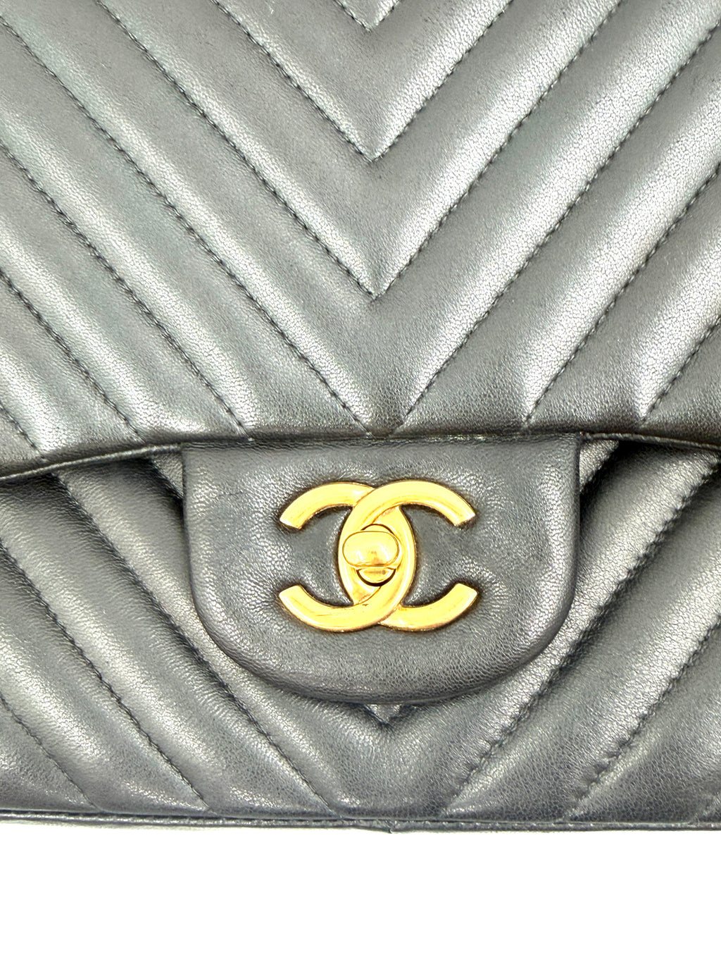 Pre-owned Chanel Classic Double Flap Black Chevron Lambskin Gold Hardware-Authenticated