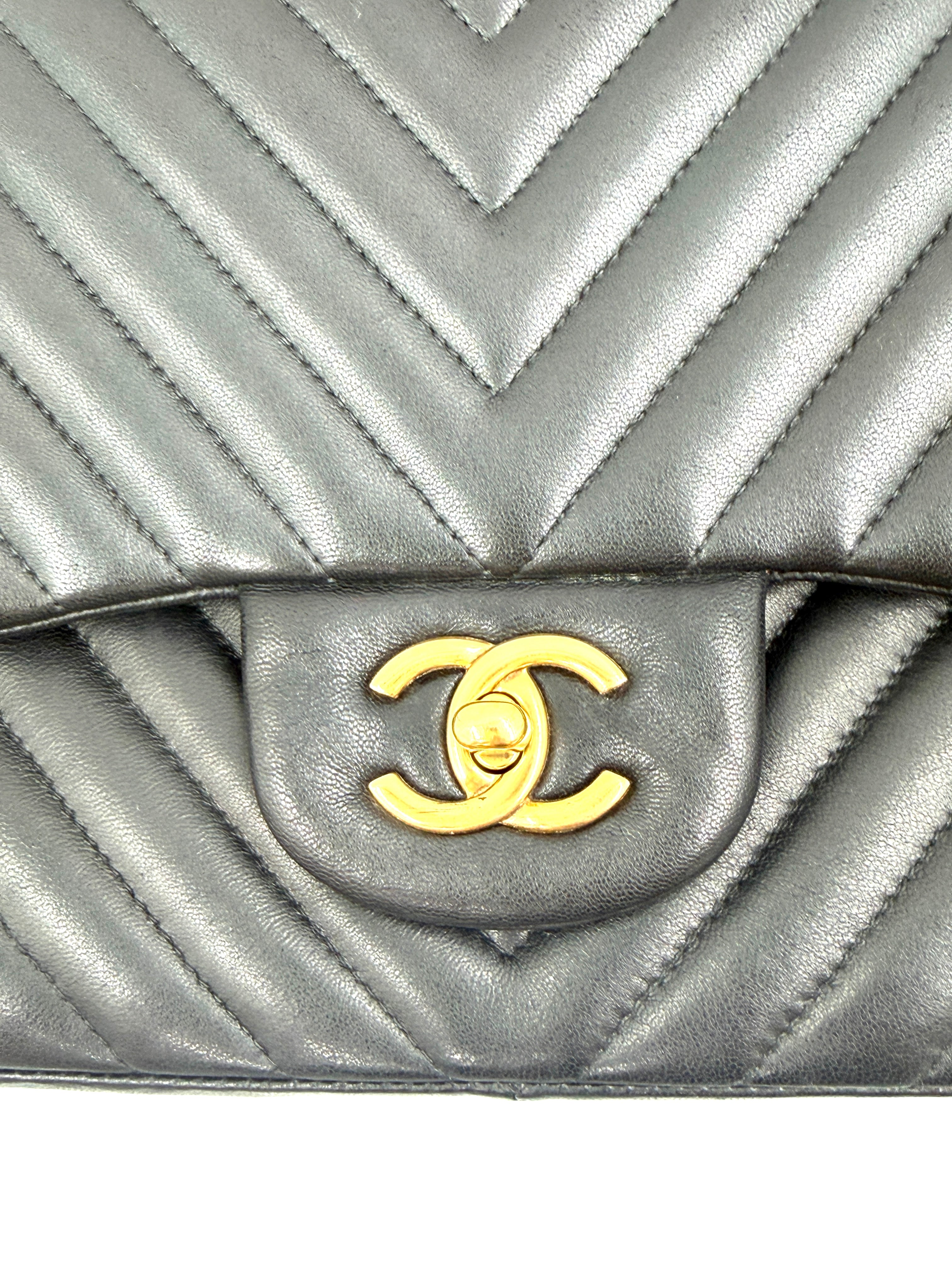 Pre-owned Chanel Classic Double Flap Black Chevron Lambskin Gold Hardware-Authenticated