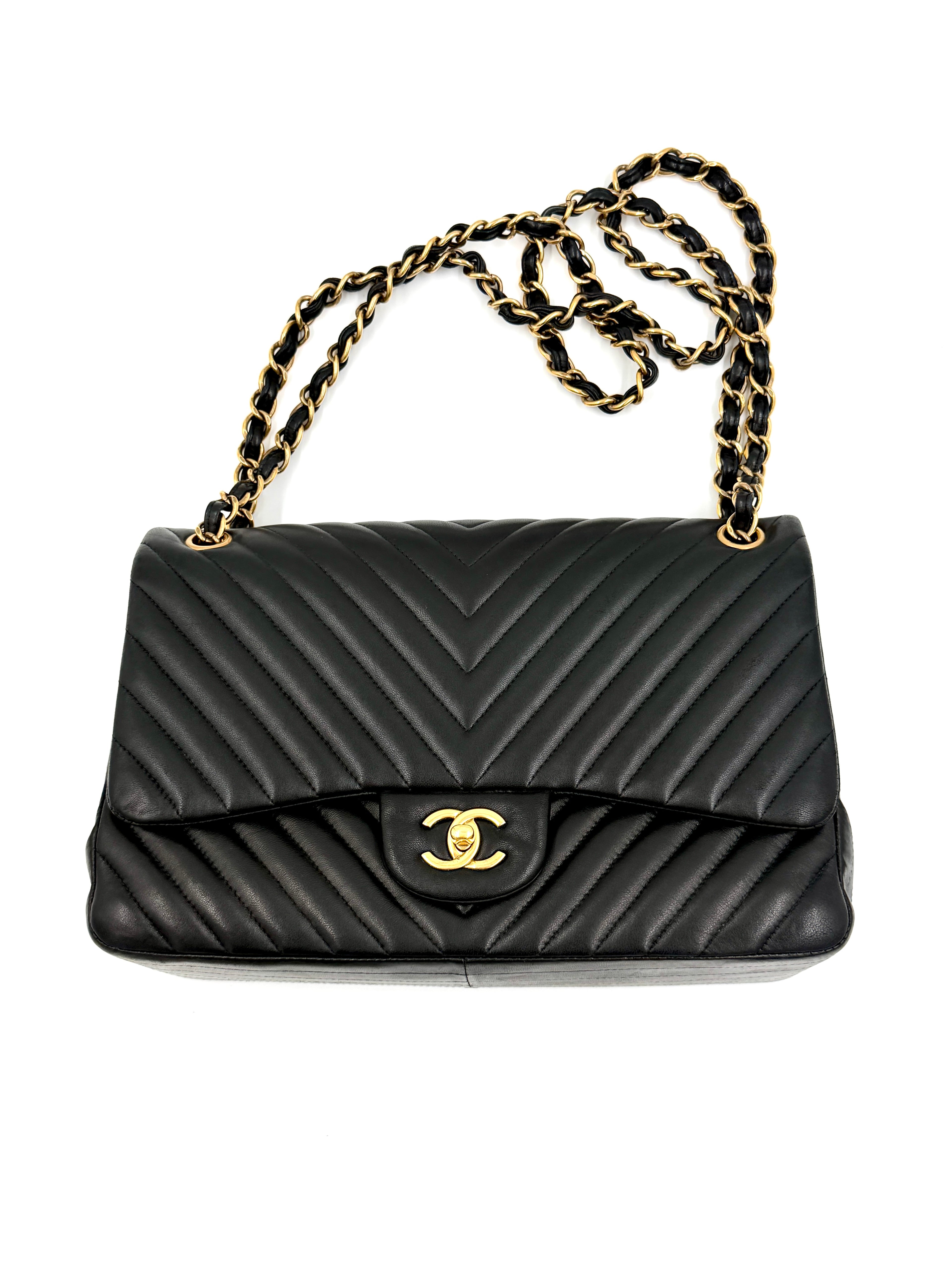 Pre-owned Chanel Classic Double Flap Black Chevron Lambskin Gold Hardware-Authenticated