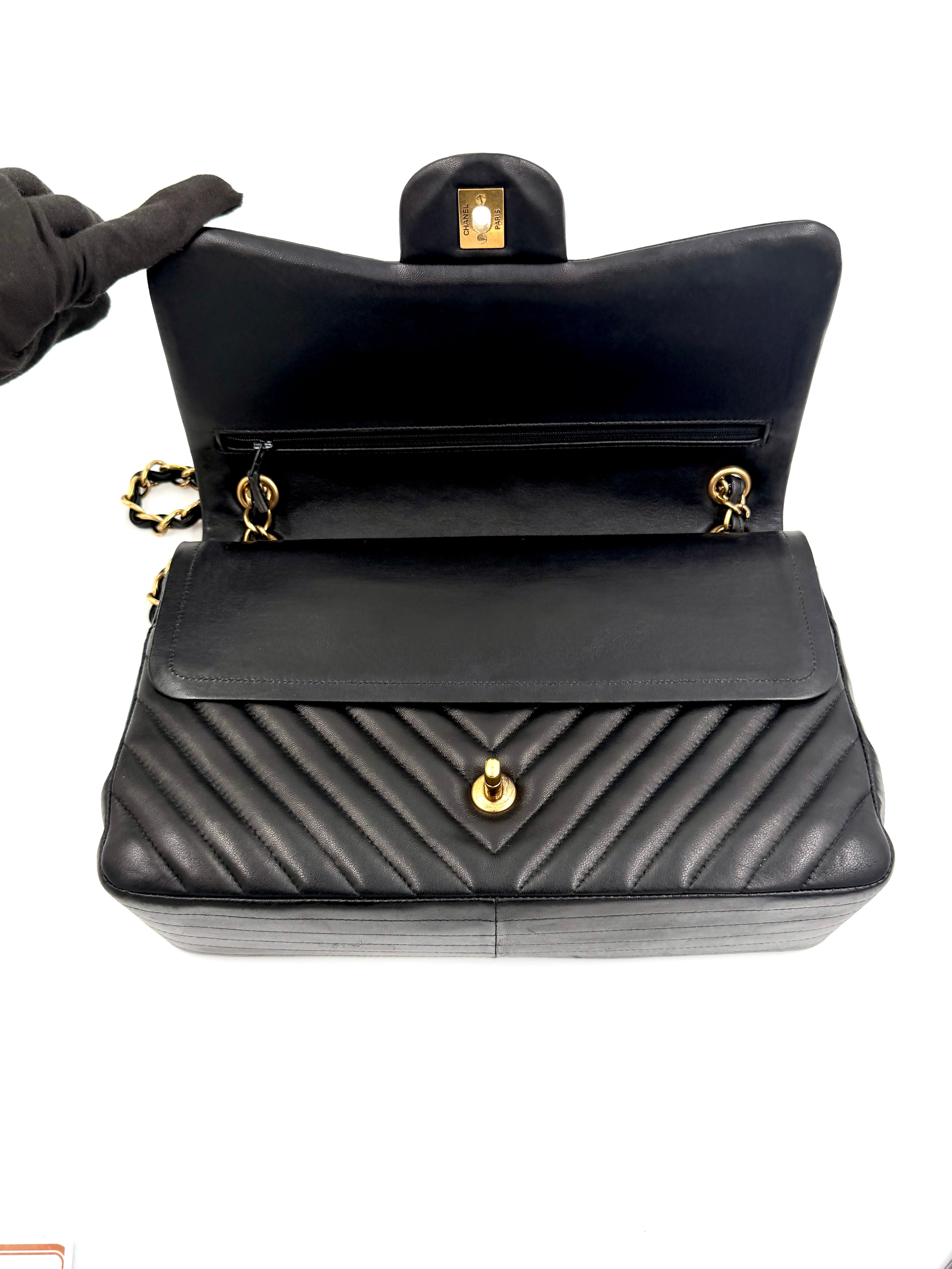 Pre-owned Chanel Classic Double Flap Black Chevron Lambskin Gold Hardware-Authenticated
