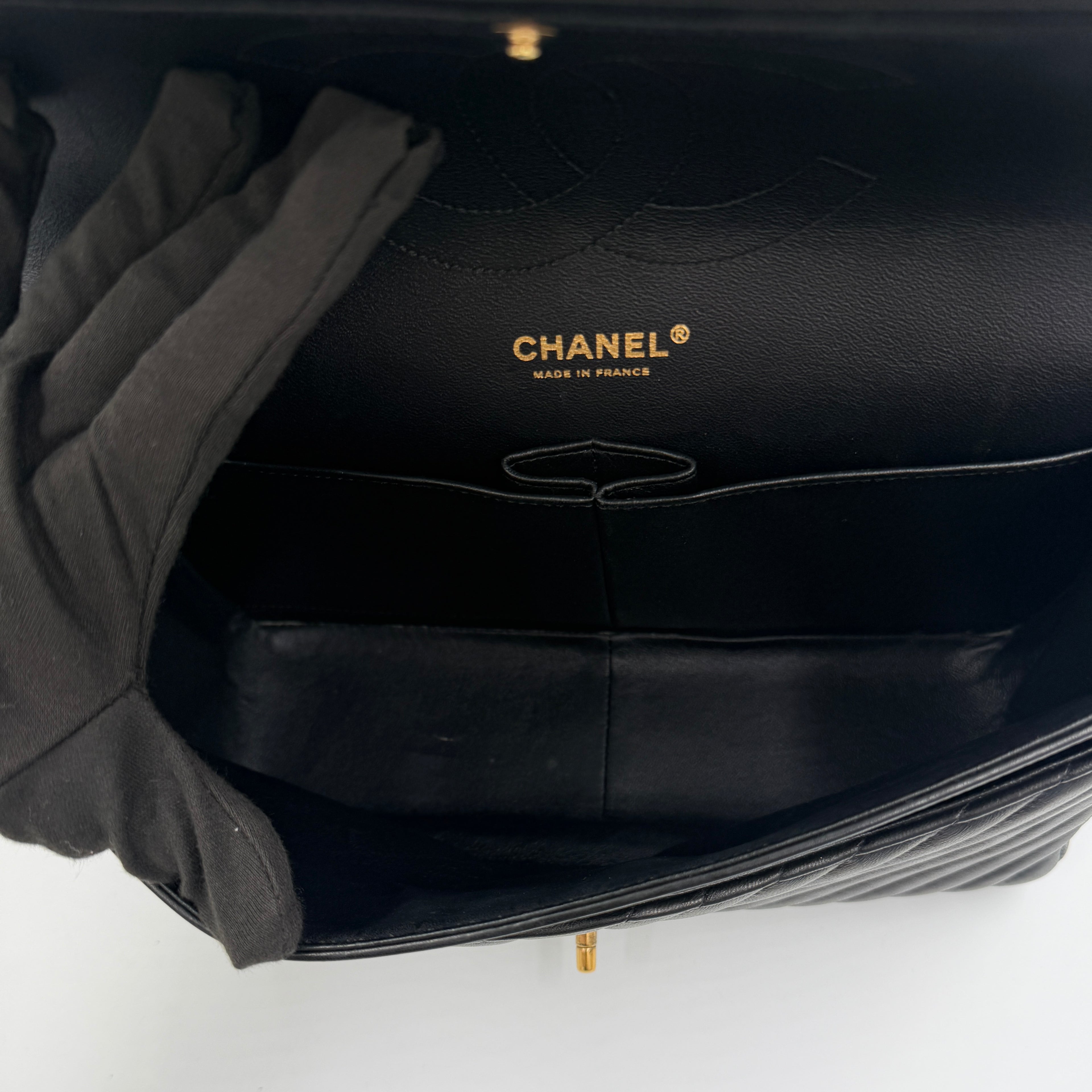 Pre-owned Chanel Classic Double Flap Black Chevron Lambskin Gold Hardware-Authenticated