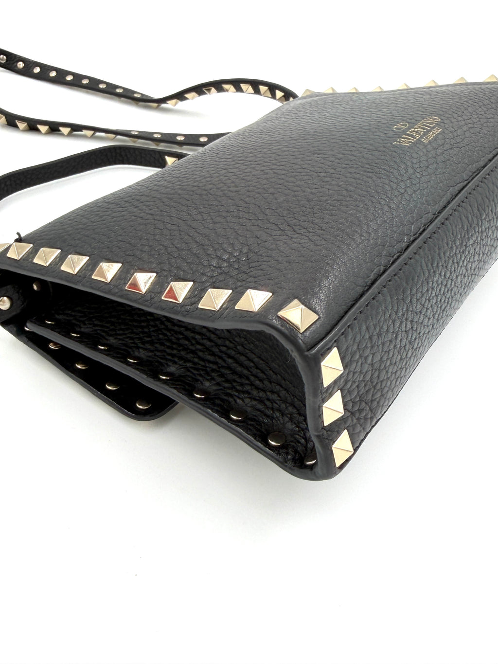 Pre-Owned Valentino Garavani Rockstud Black Pebbled Leather Crossbody Bag - Authenticated