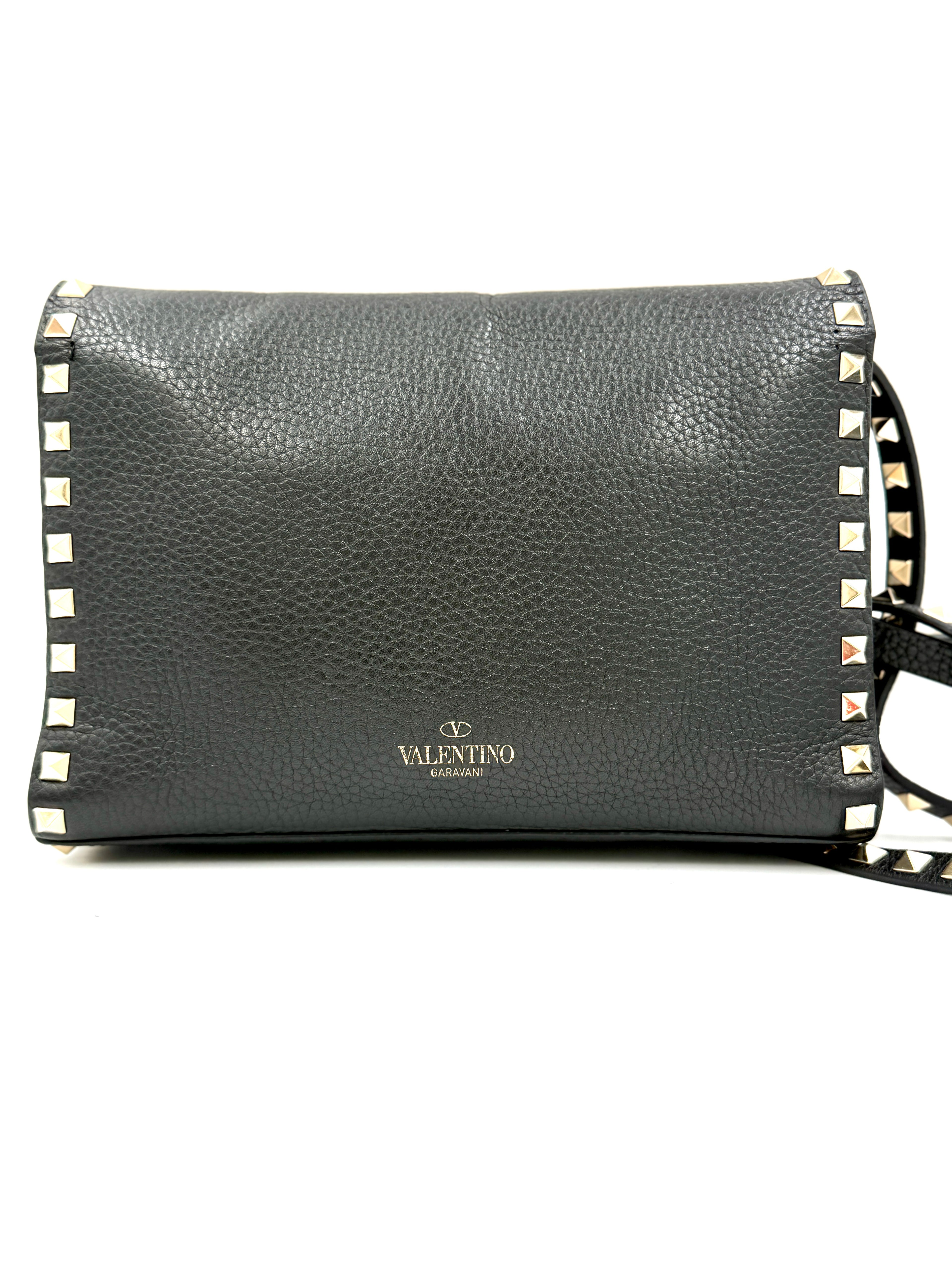 Pre-Owned Valentino Garavani Rockstud Black Pebbled Leather Crossbody Bag - Authenticated