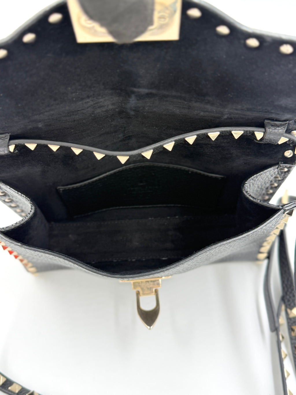 Pre-Owned Valentino Garavani Rockstud Black Pebbled Leather Crossbody Bag - Authenticated