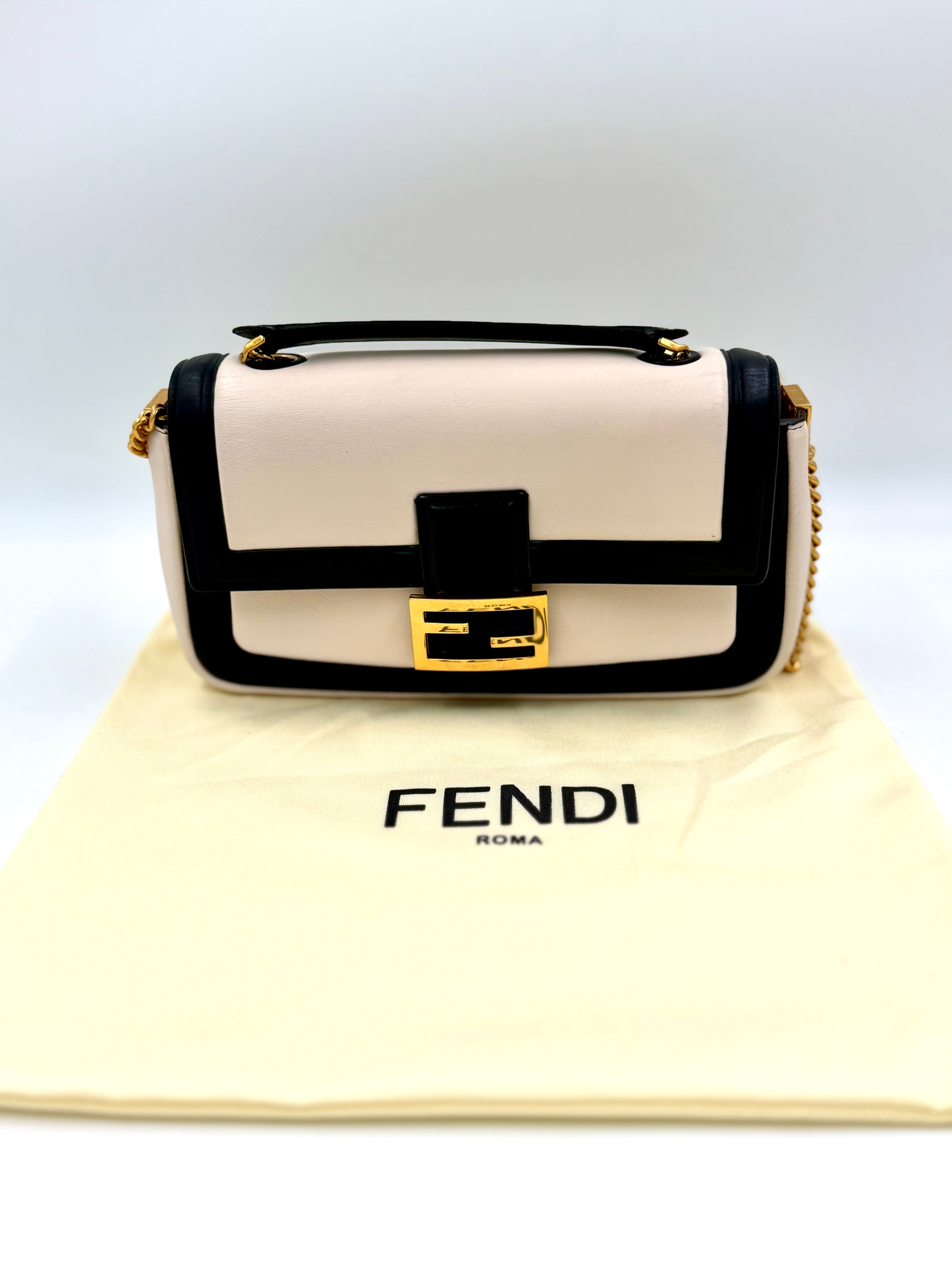 Pre-Owned Fendi Bicolor Leather Chain Midi Baguette - Authenticated