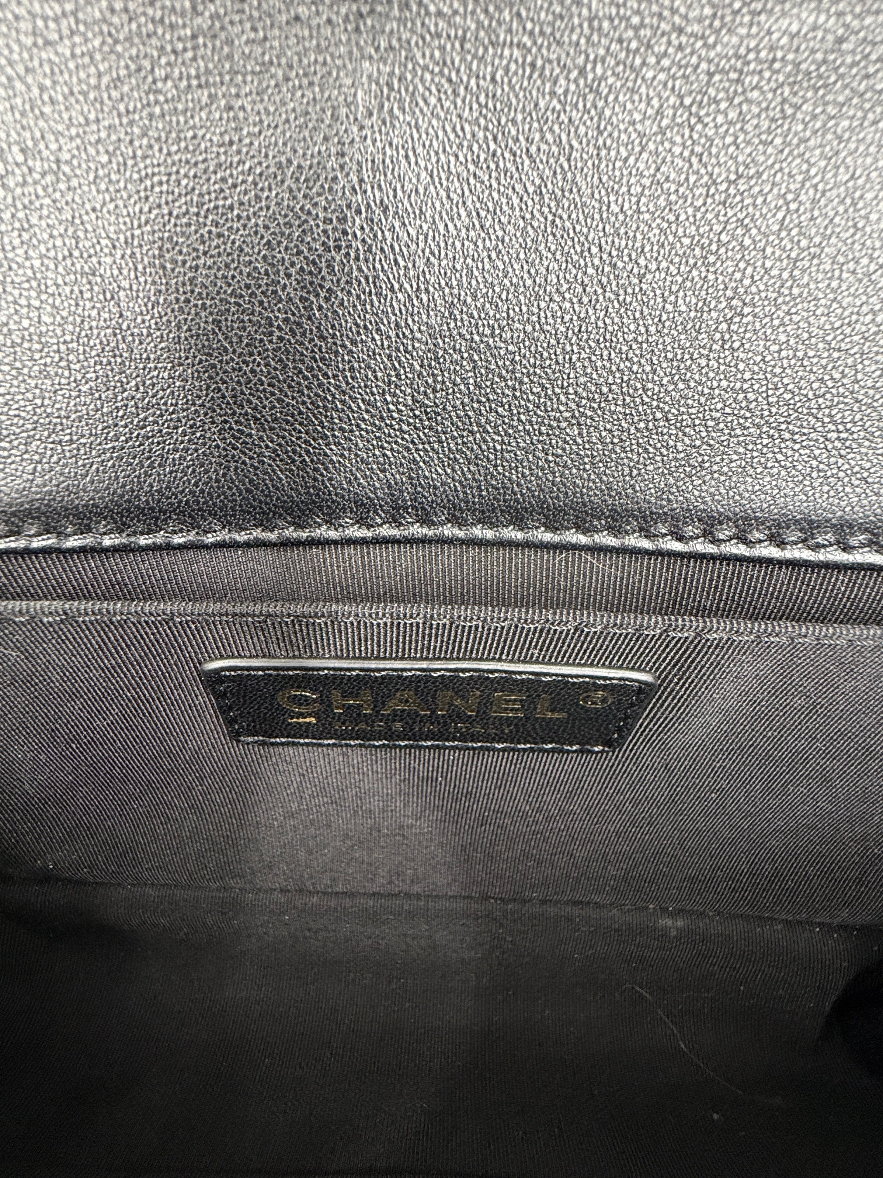 Pre-Owned Chanel Black Lambskin Old Medium Boy Bag Gold Hardware - Authenticated