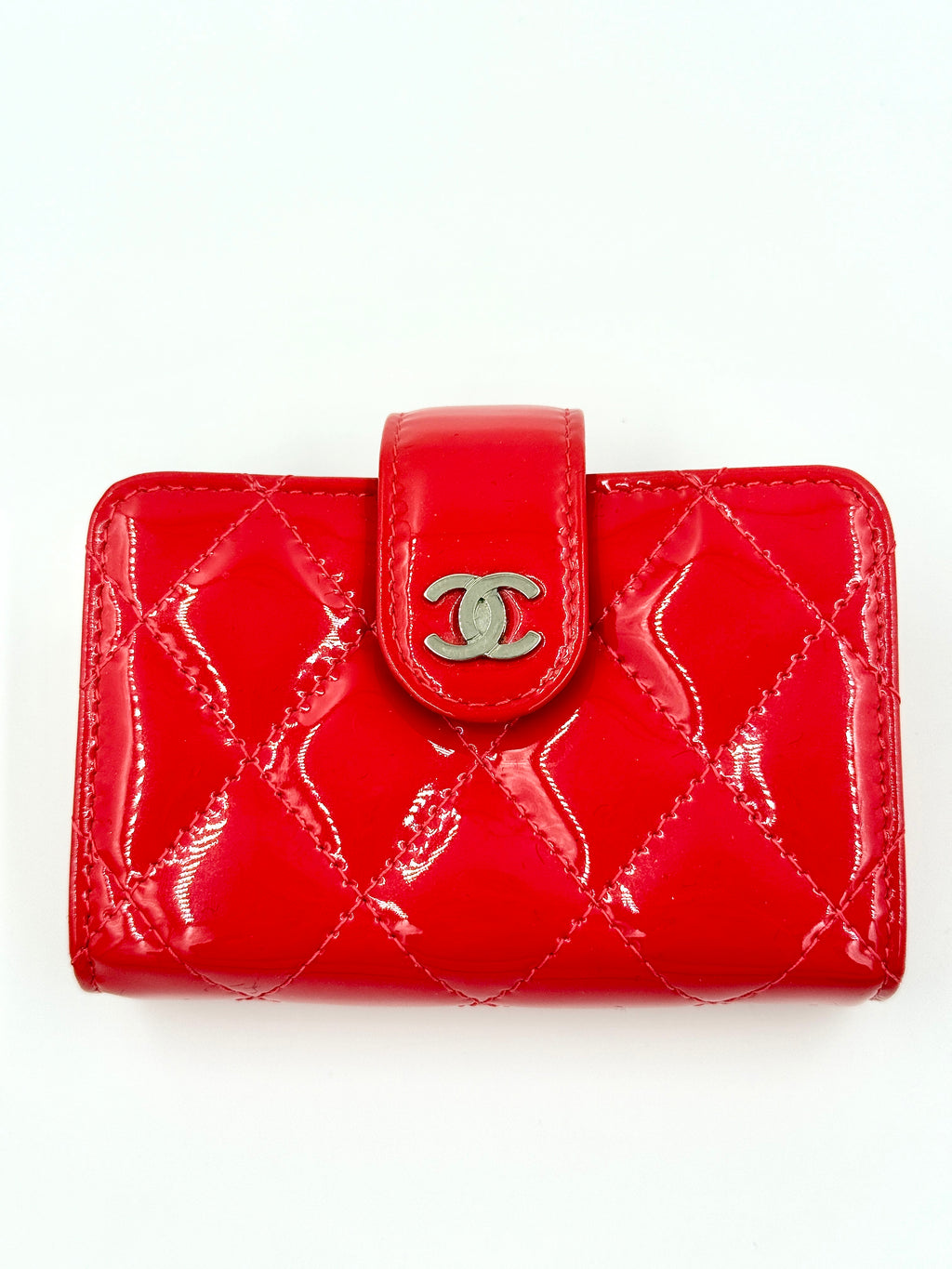 Pre-Owned Chanel Red Patent Leather Quilted Card Holder - Like New - Authenticated