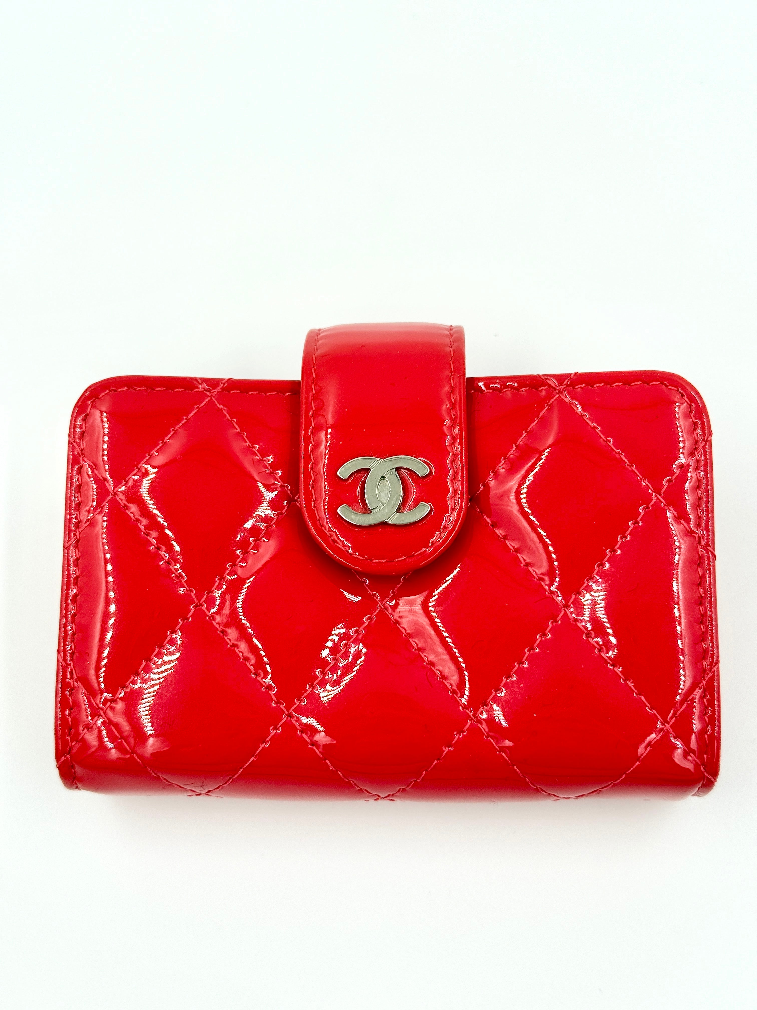 Pre-Owned Chanel Red Patent Leather Quilted Card Holder - Like New - Authenticated