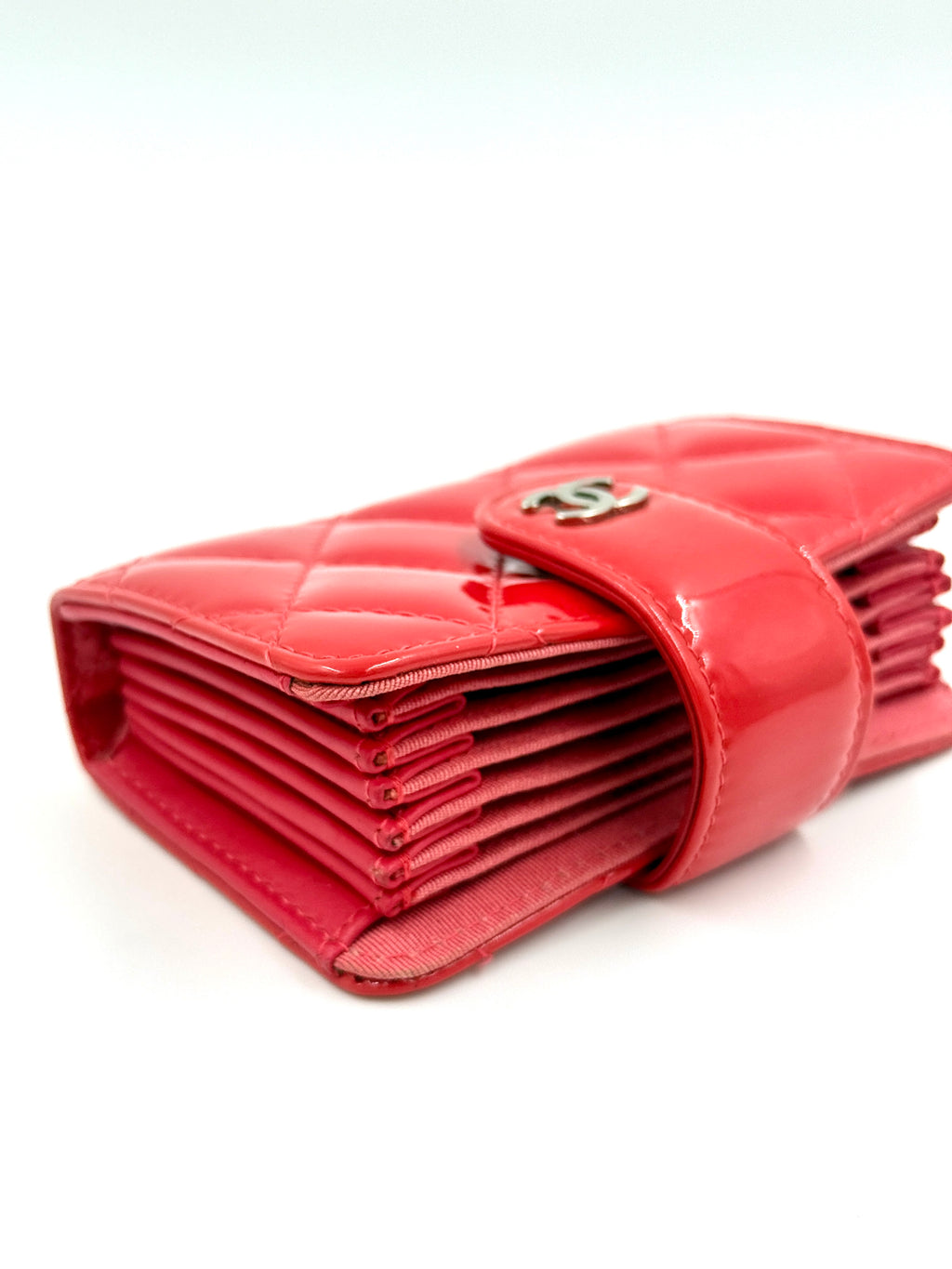 Pre-Owned Chanel Red Patent Leather Quilted Card Holder - Like New - Authenticated