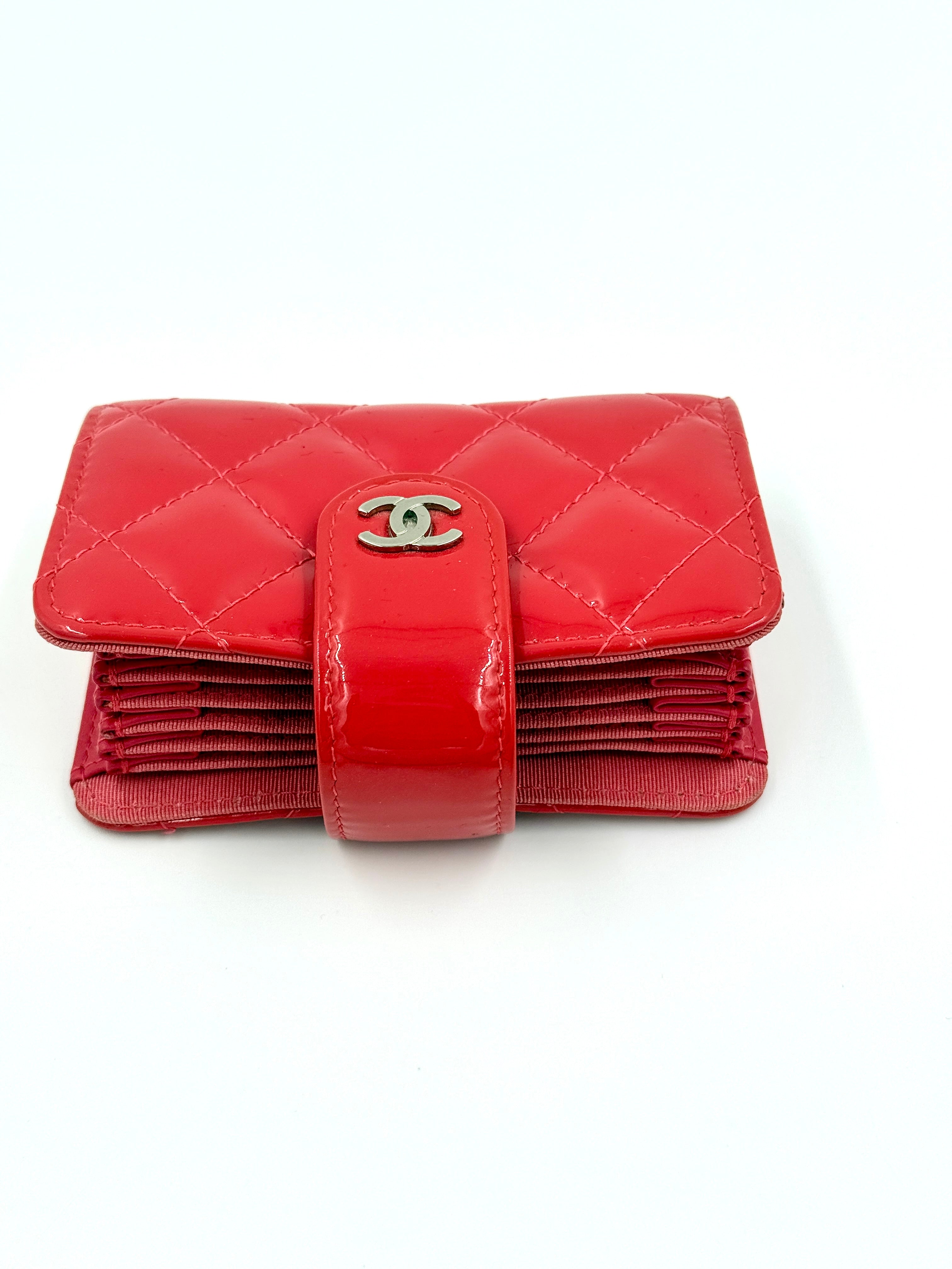 Pre-Owned Chanel Red Patent Leather Quilted Card Holder - Like New - Authenticated