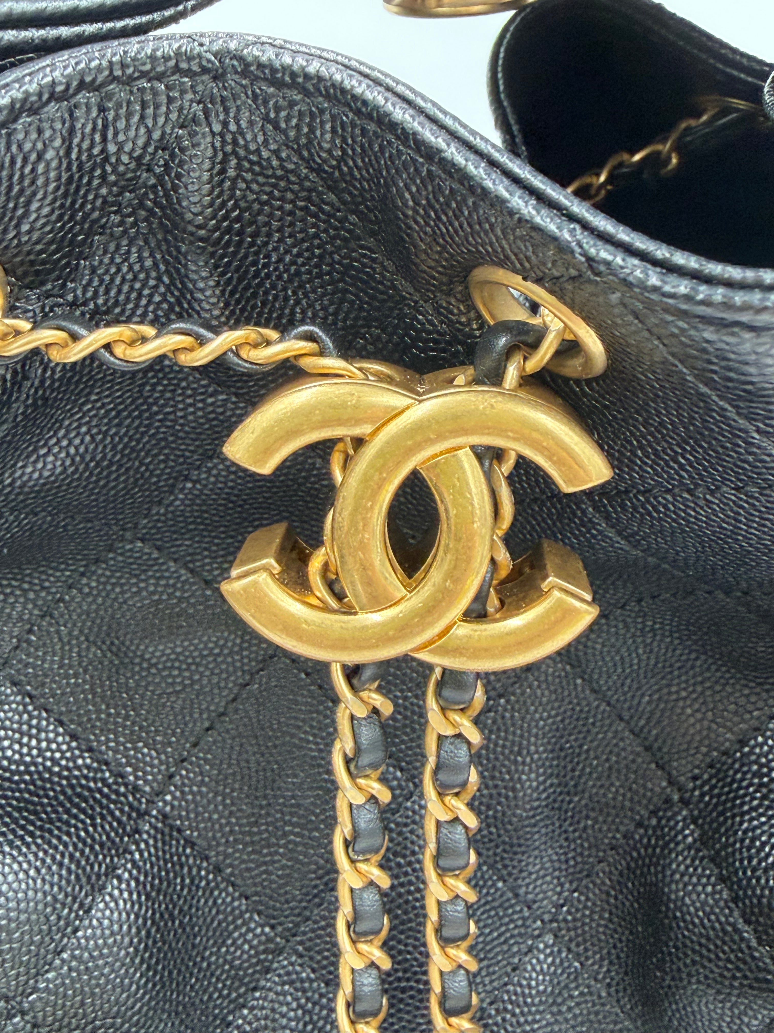 Pre-owned Chanel 25 Hobo Medium Black Caviar Leather Gold Hardware - Authenticated