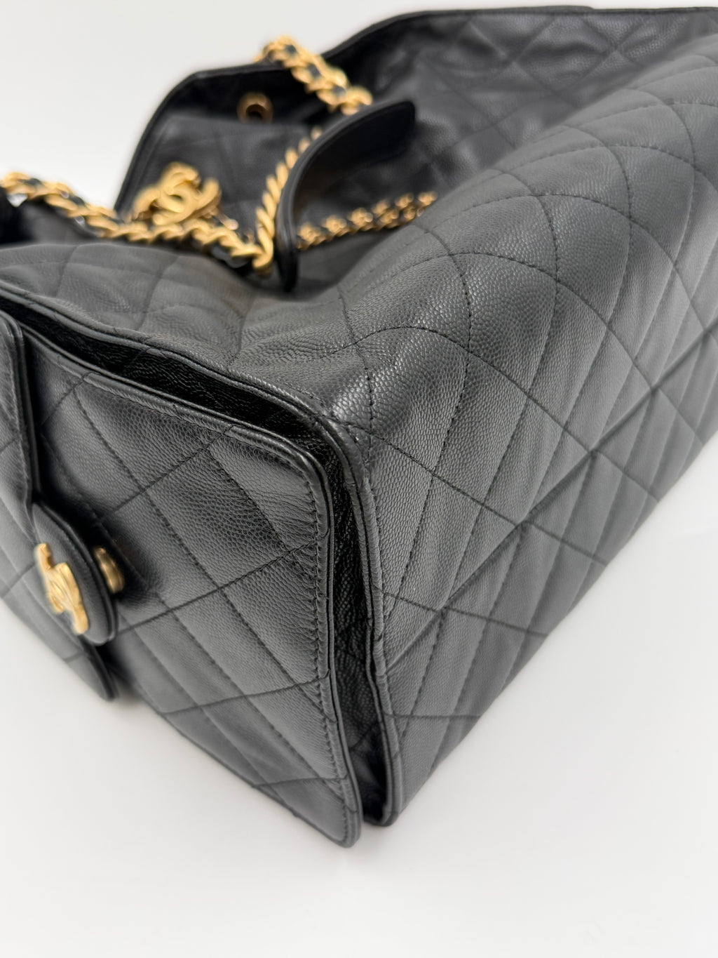Pre-owned Chanel 25 Hobo Medium Black Caviar Leather Gold Hardware - Authenticated