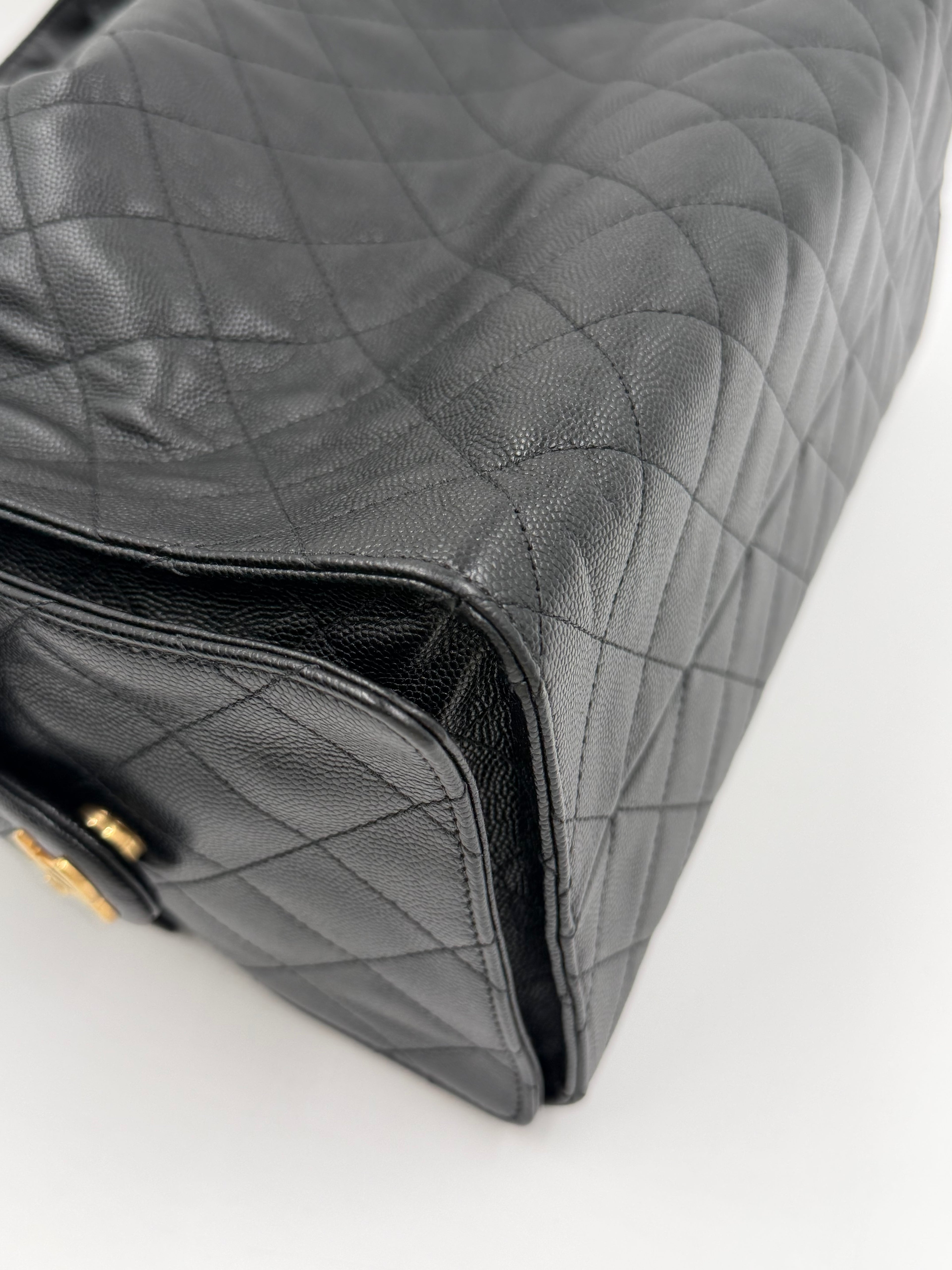 Pre-owned Chanel 25 Hobo Medium Black Caviar Leather Gold Hardware - Authenticated